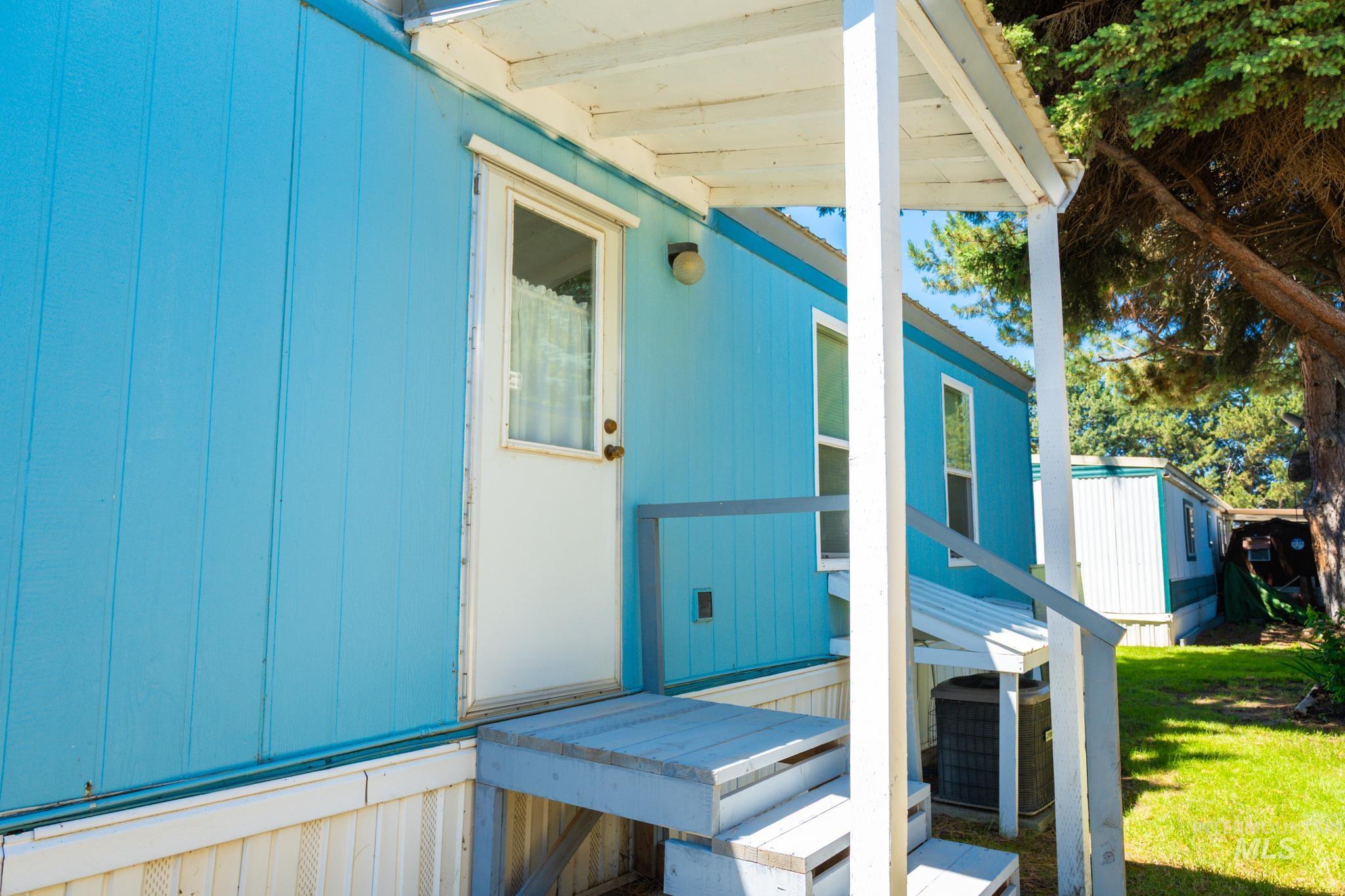 2701 N Alder, Fruitland, Idaho 83619, 2 Bedrooms, 2 Bathrooms, Residential For Sale, Price $99,900,MLS 98990639