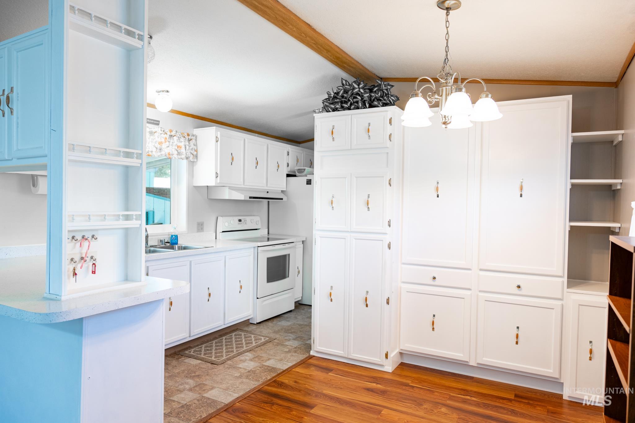 2701 N Alder, Fruitland, Idaho 83619, 2 Bedrooms, 2 Bathrooms, Residential For Sale, Price $99,900,MLS 98990639