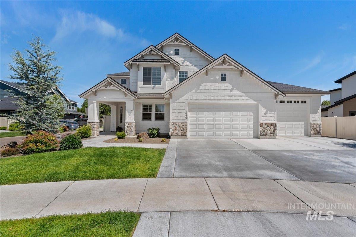 1233 E Azan St, Meridian, Idaho 83646-7724, 5 Bedrooms, 2.5 Bathrooms, Residential For Sale, Price $849,000, 98990644