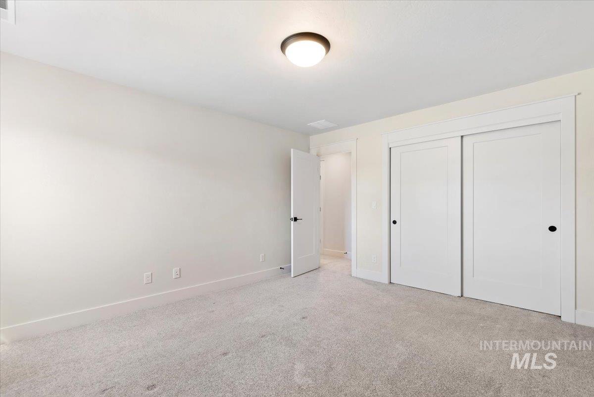 1233 E Azan St, Meridian, Idaho 83646-7724, 5 Bedrooms, 2.5 Bathrooms, Residential For Sale, Price $849,000, 98990644