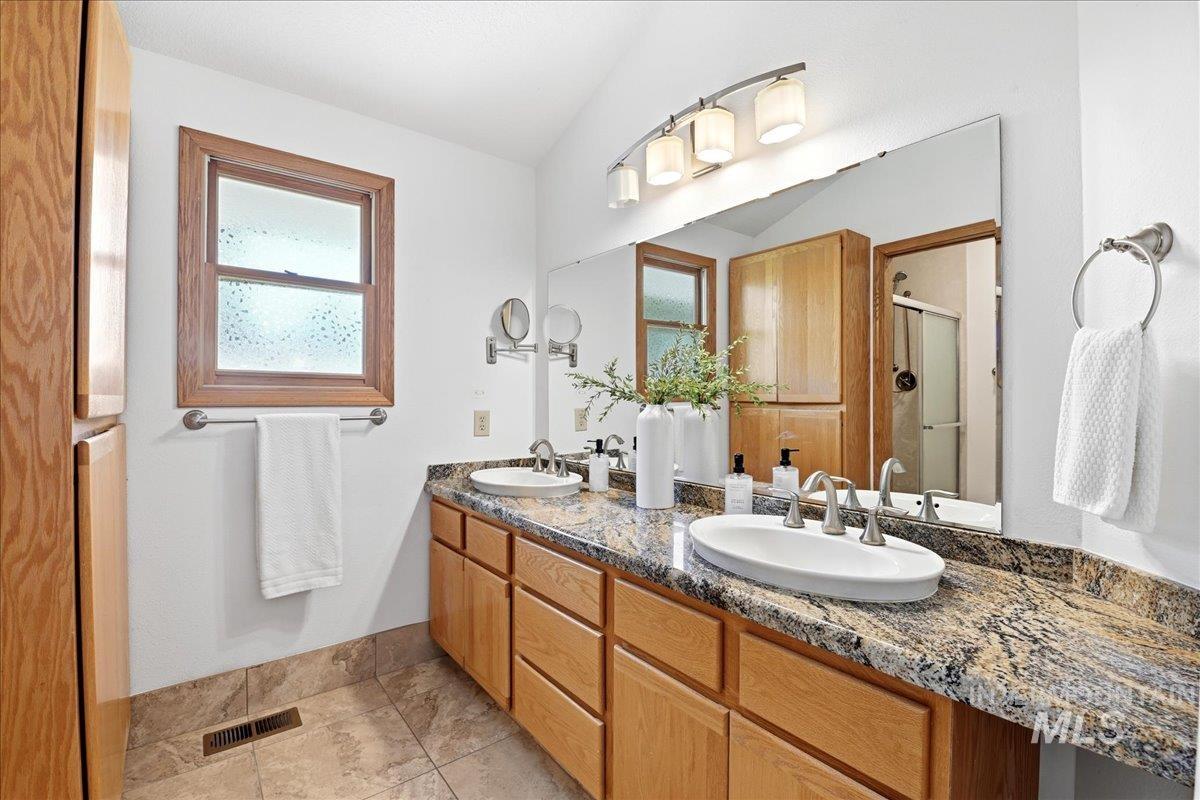 1894 S Stone Ridge Way, Boise, Idaho 83712, 6 Bedrooms, 3.5 Bathrooms, Residential For Sale, Price $1,275,000,MLS 98990648