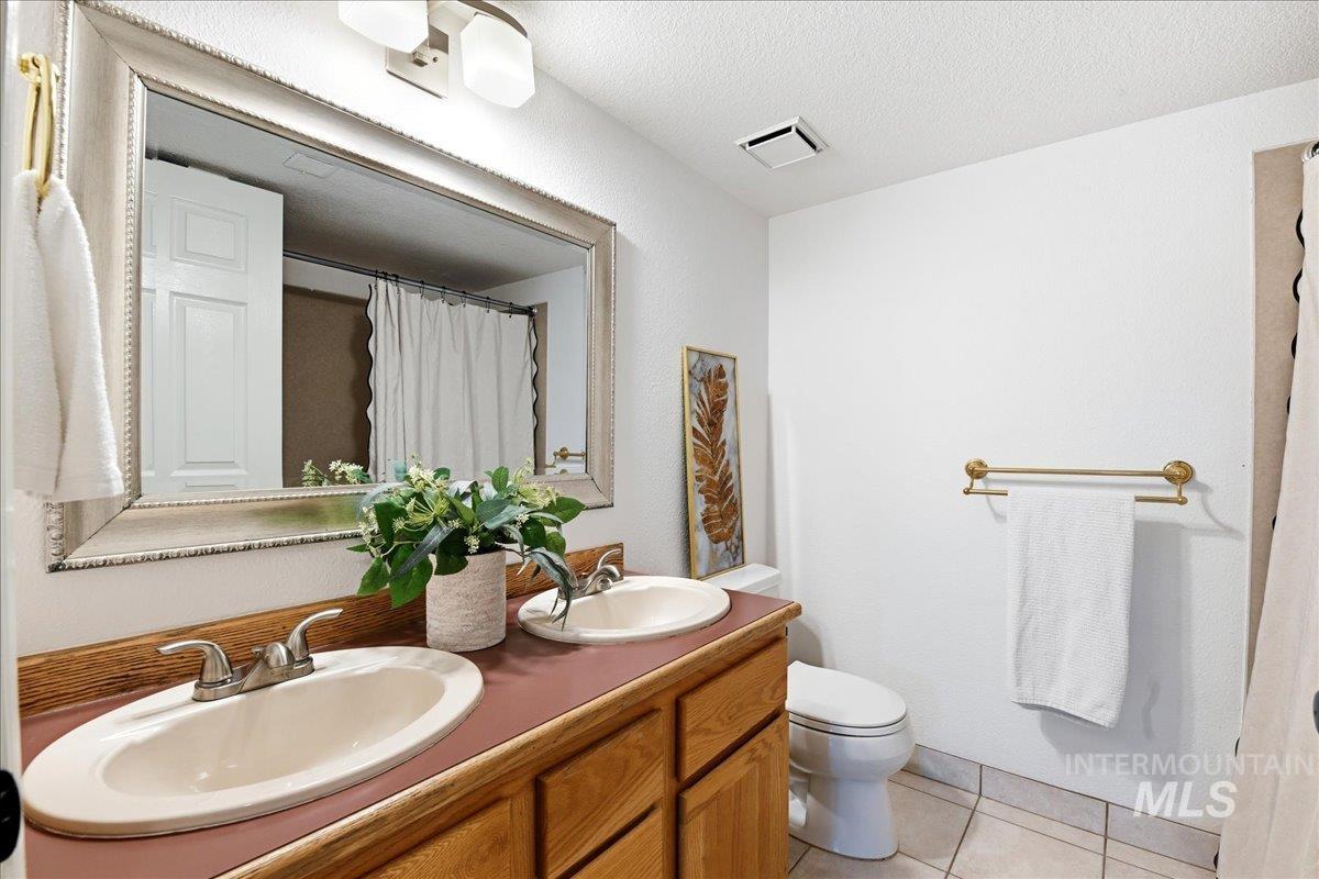 1894 S Stone Ridge Way, Boise, Idaho 83712, 6 Bedrooms, 3.5 Bathrooms, Residential For Sale, Price $1,275,000,MLS 98990648