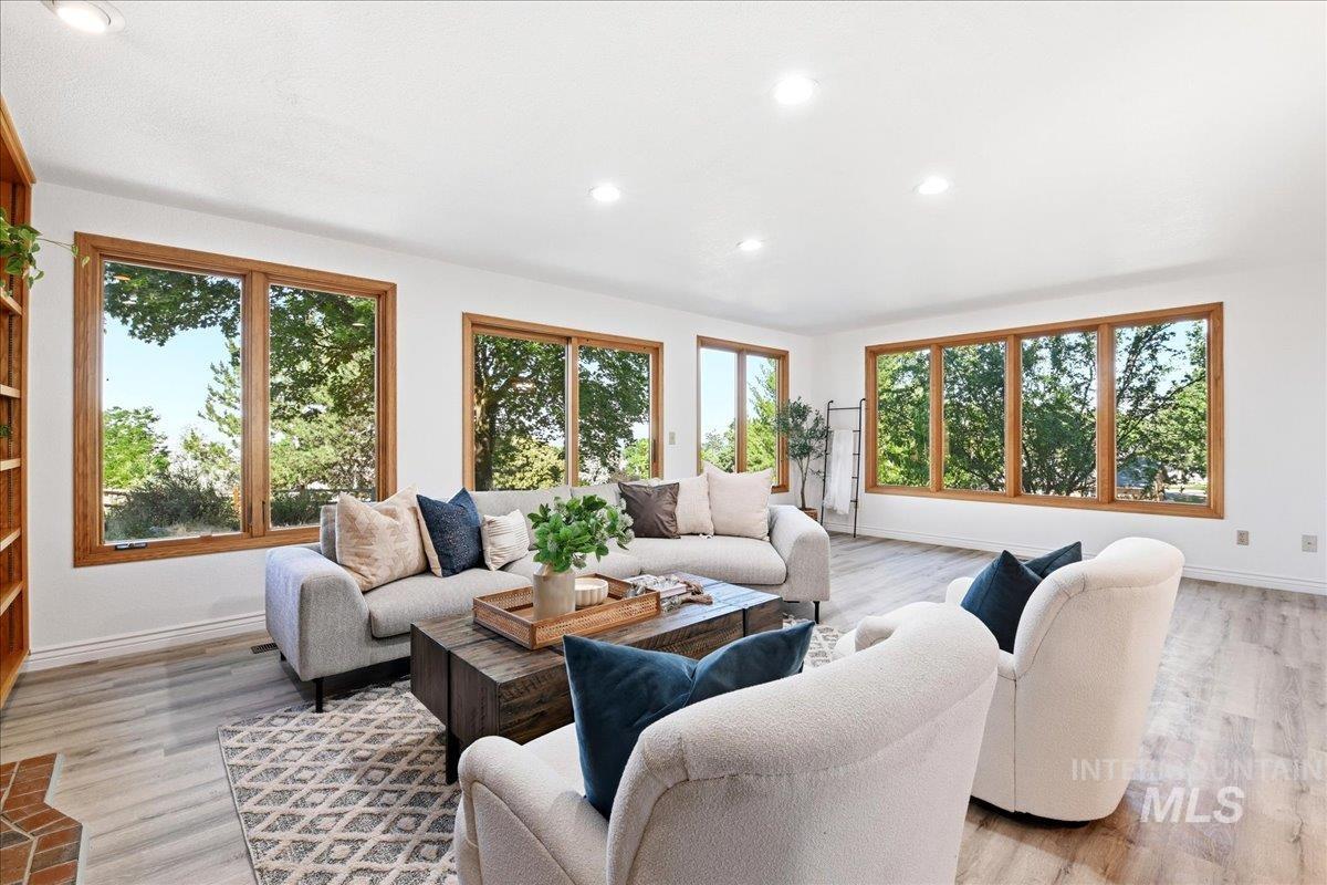 1894 S Stone Ridge Way, Boise, Idaho 83712, 6 Bedrooms, 3.5 Bathrooms, Residential For Sale, Price $1,275,000,MLS 98990648