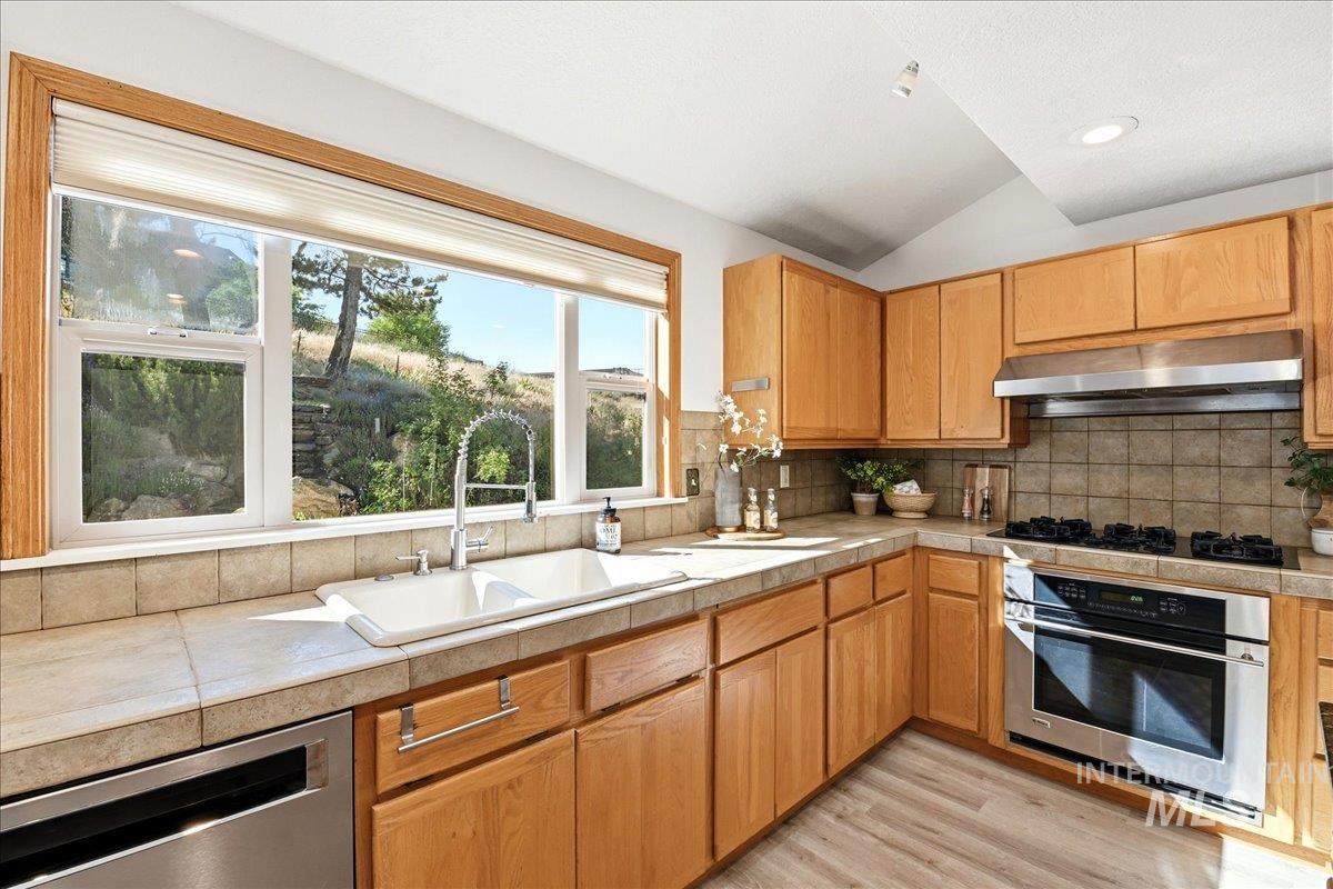 1894 S Stone Ridge Way, Boise, Idaho 83712, 6 Bedrooms, 3.5 Bathrooms, Residential For Sale, Price $1,275,000,MLS 98990648