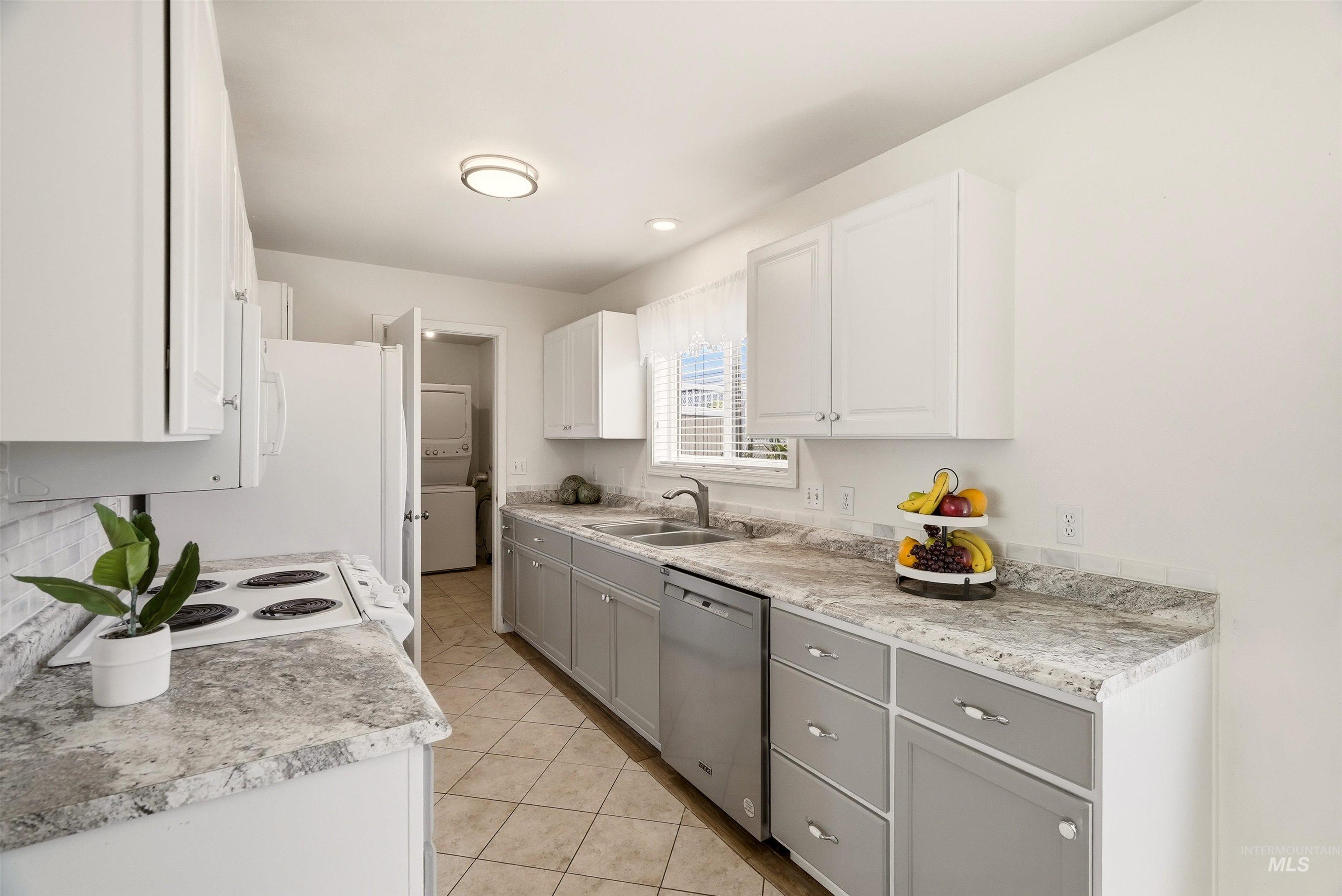 1469 16th Avenue, Clarkston, Washington 99403, 3 Bedrooms, 2 Bathrooms, Residential For Sale, Price $375,000, 98990649