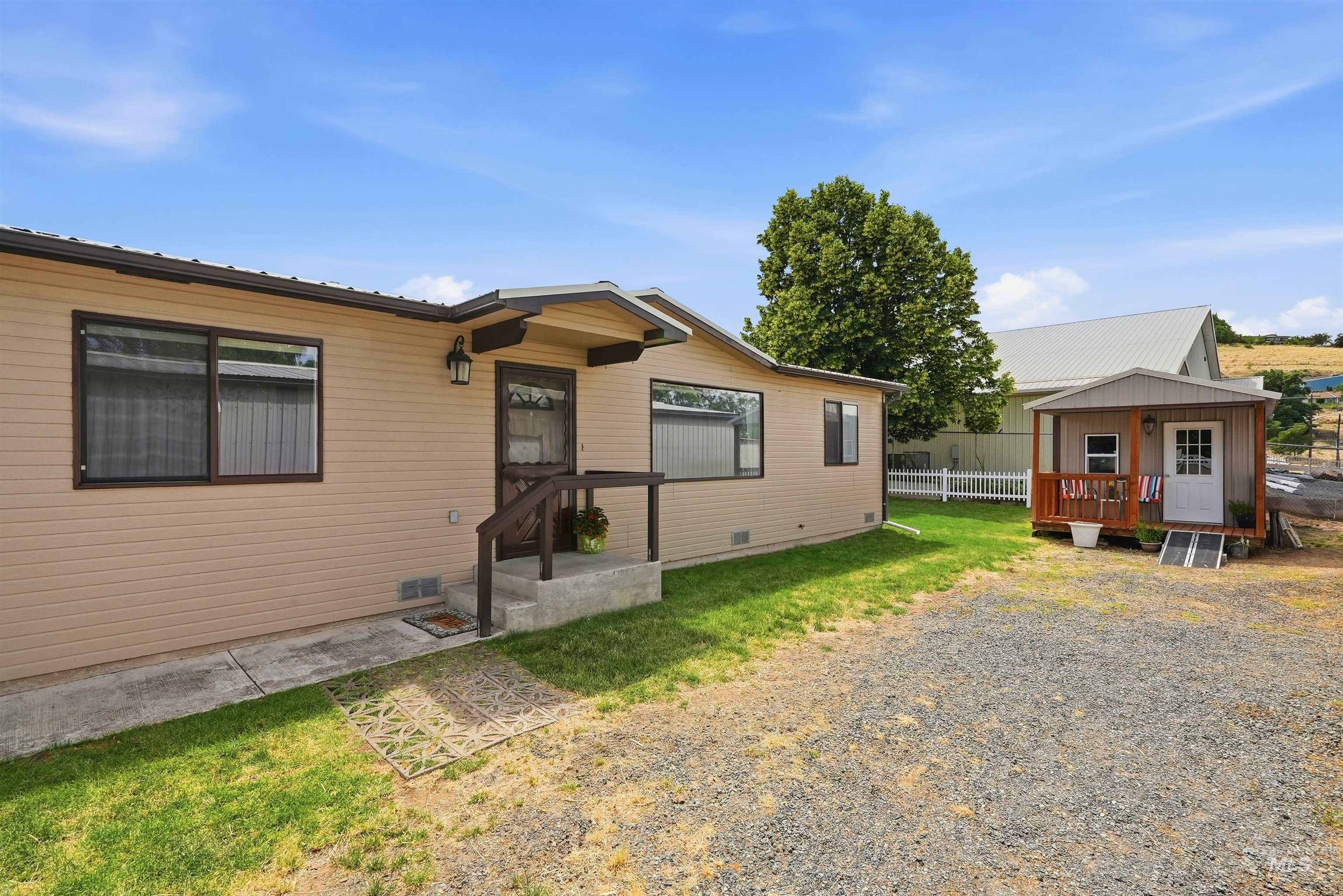 1469 16th Avenue, Clarkston, Washington 99403, 3 Bedrooms, 2 Bathrooms, Residential For Sale, Price $375,000, 98990649