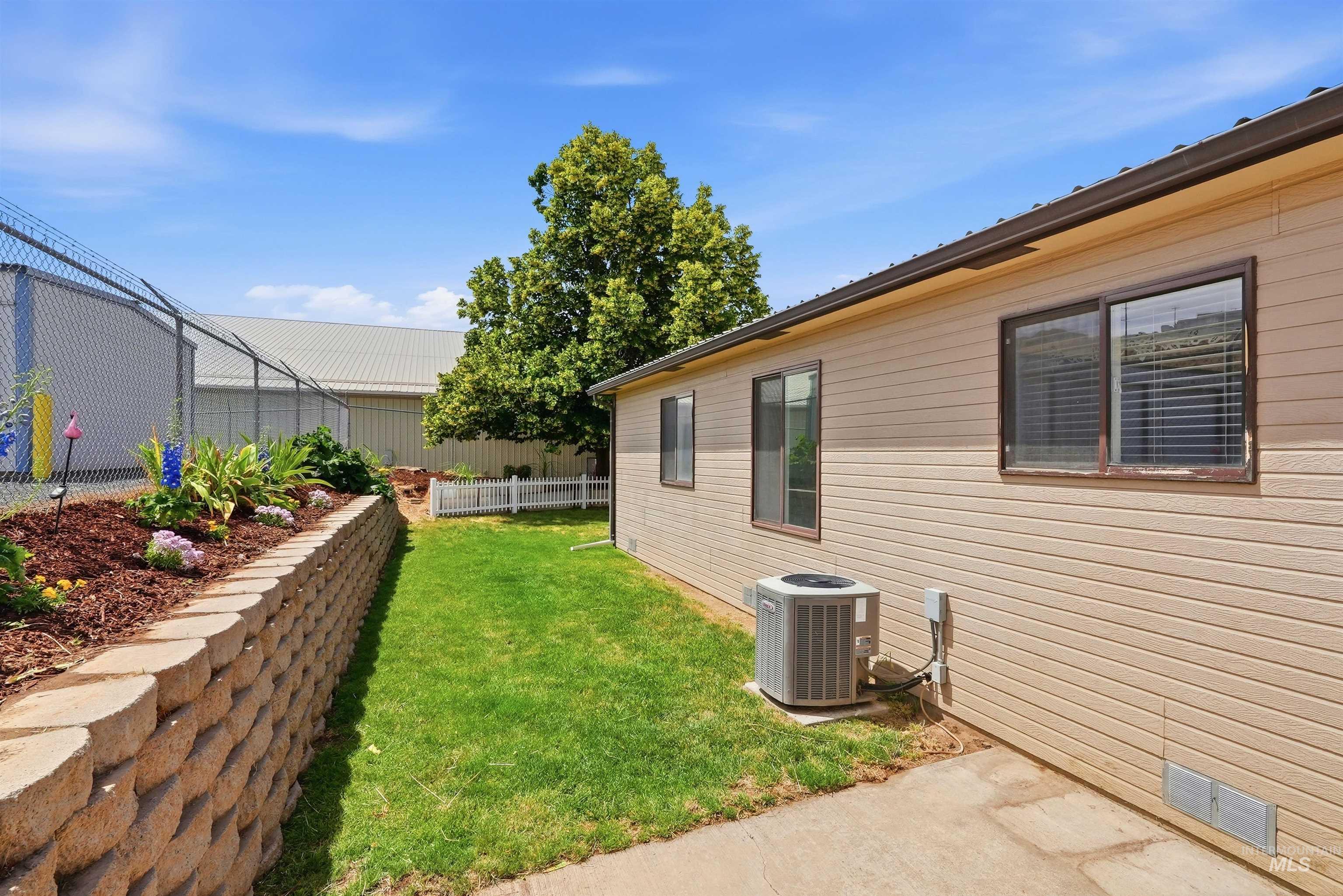 1469 16th Avenue, Clarkston, Washington 99403, 3 Bedrooms, 2 Bathrooms, Residential For Sale, Price $375,000, 98990649