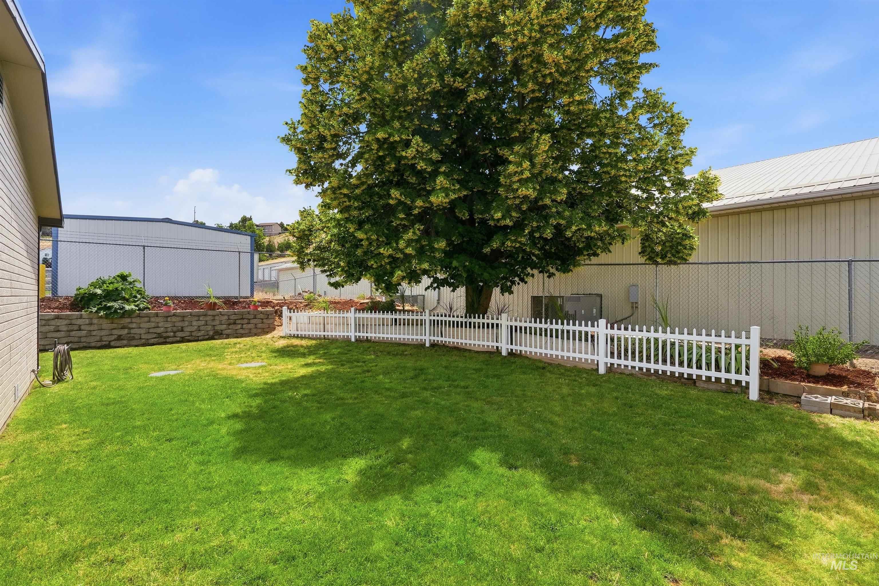 1469 16th Avenue, Clarkston, Washington 99403, 3 Bedrooms, 2 Bathrooms, Residential For Sale, Price $375,000, 98990649