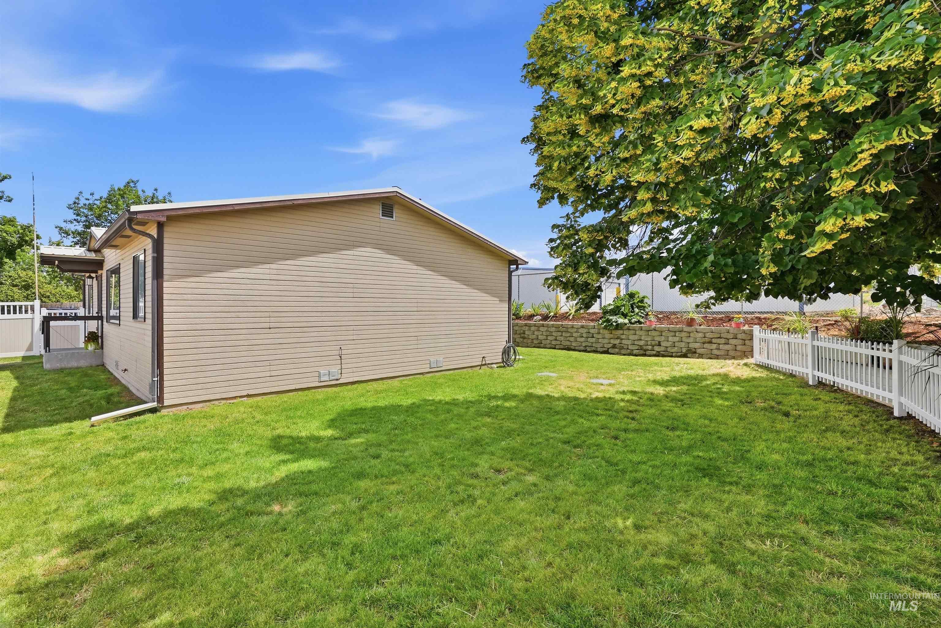 1469 16th Avenue, Clarkston, Washington 99403, 3 Bedrooms, 2 Bathrooms, Residential For Sale, Price $375,000, 98990649