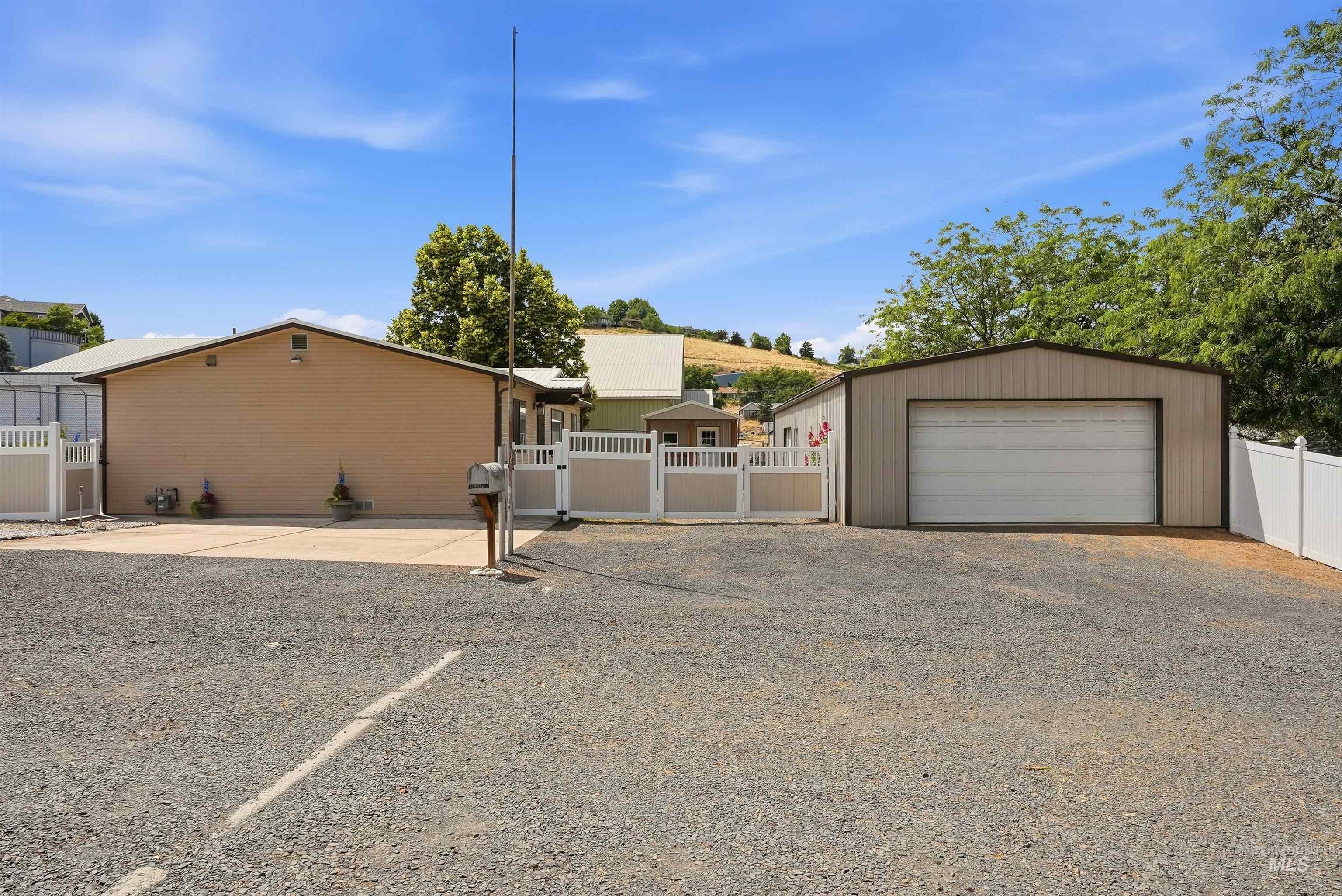 1469 16th Avenue, Clarkston, Washington 99403, 3 Bedrooms, 2 Bathrooms, Residential For Sale, Price $375,000, 98990649