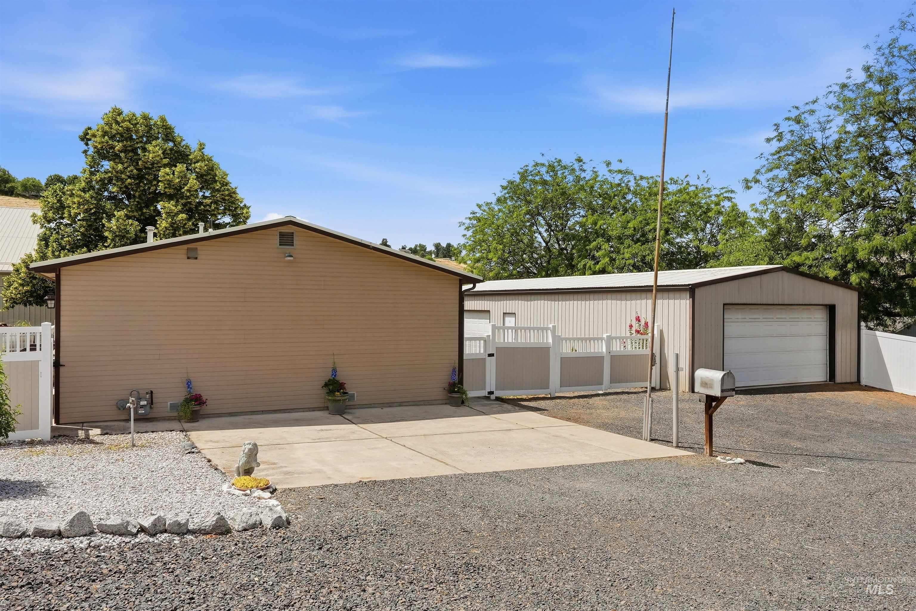 1469 16th Avenue, Clarkston, Washington 99403, 3 Bedrooms, 2 Bathrooms, Residential For Sale, Price $375,000, 98990649