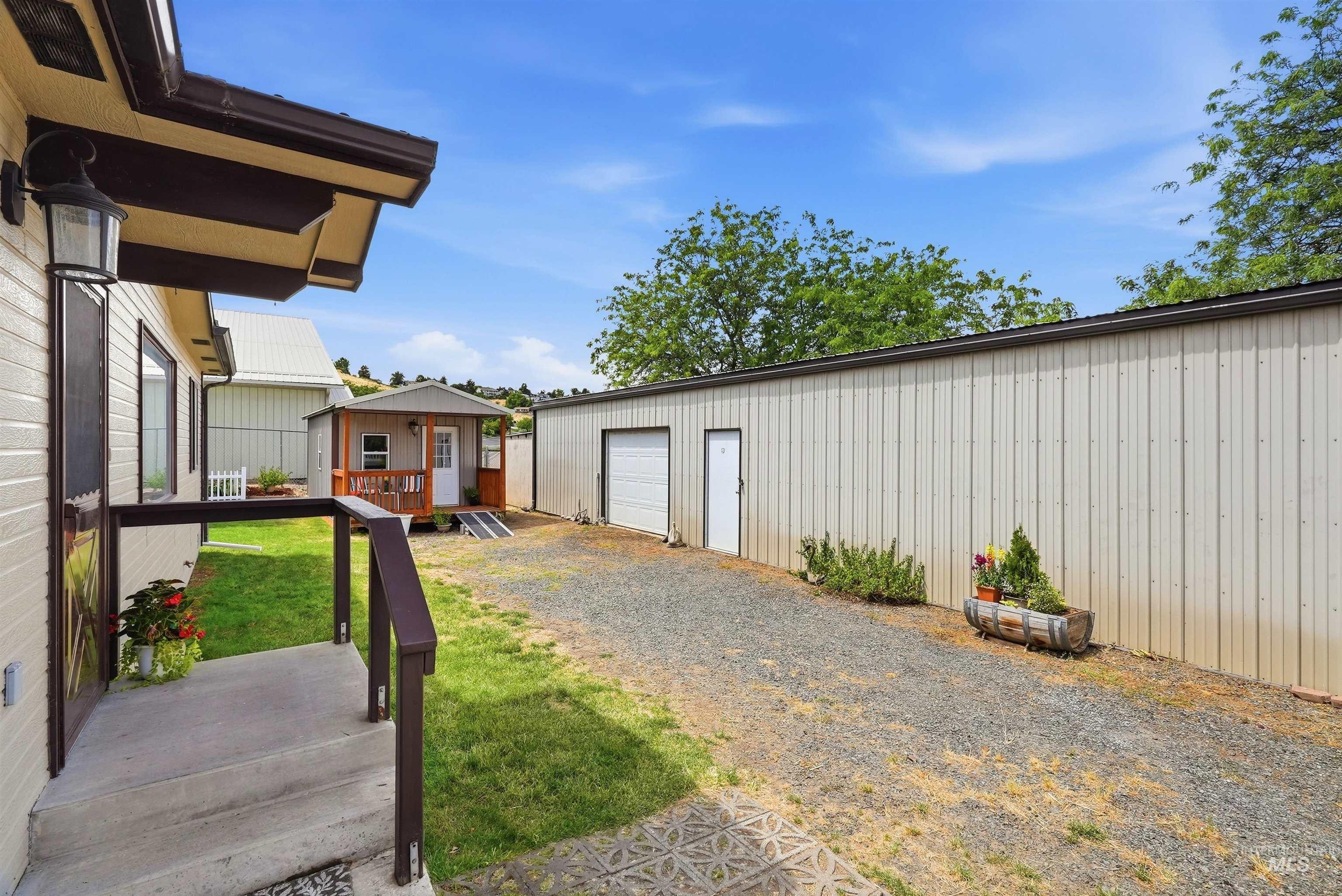 1469 16th Avenue, Clarkston, Washington 99403, 3 Bedrooms, 2 Bathrooms, Residential For Sale, Price $375,000, 98990649