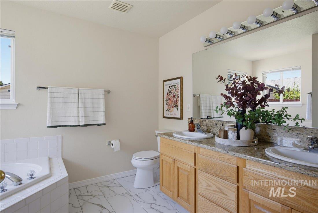2861 W Forecast Street, Meridian, Idaho 83642, 3 Bedrooms, 2 Bathrooms, Residential For Sale, Price $439,000, 98990650