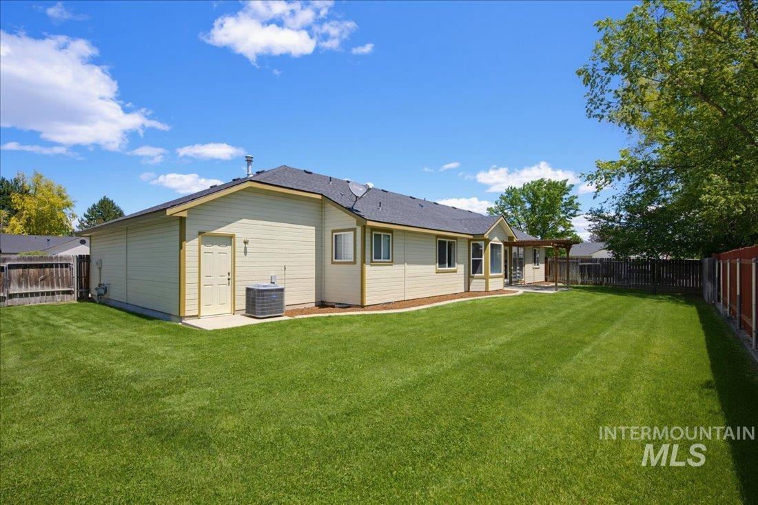 2861 W Forecast Street, Meridian, Idaho 83642, 3 Bedrooms, 2 Bathrooms, Residential For Sale, Price $439,000, 98990650