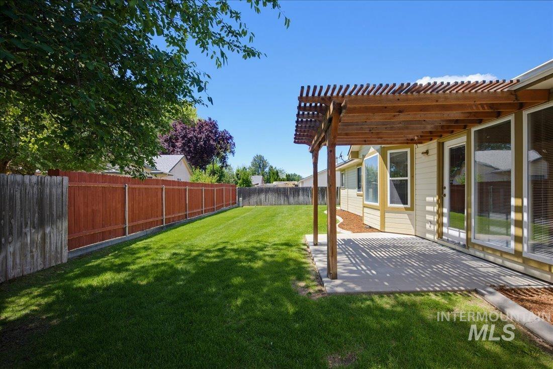 2861 W Forecast Street, Meridian, Idaho 83642, 3 Bedrooms, 2 Bathrooms, Residential For Sale, Price $439,000, 98990650