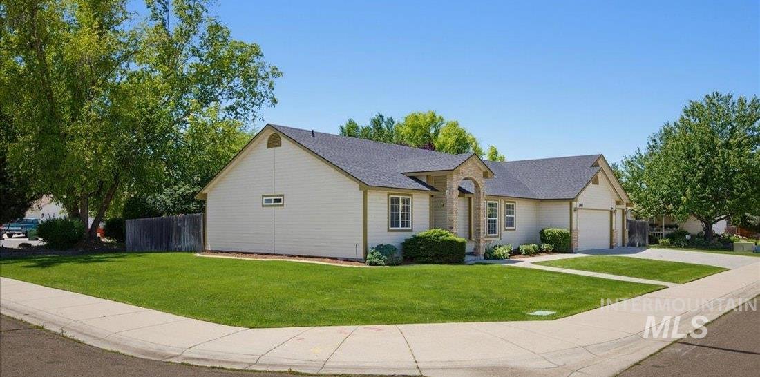 2861 W Forecast Street, Meridian, Idaho 83642, 3 Bedrooms, 2 Bathrooms, Residential For Sale, Price $439,000, 98990650