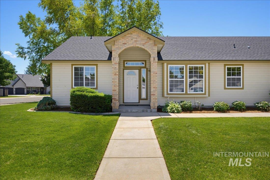 2861 W Forecast Street, Meridian, Idaho 83642, 3 Bedrooms, 2 Bathrooms, Residential For Sale, Price $439,000, 98990650