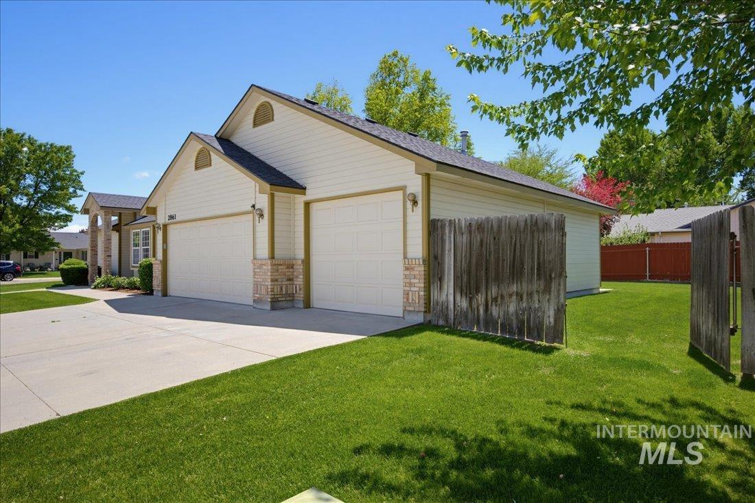 2861 W Forecast Street, Meridian, Idaho 83642, 3 Bedrooms, 2 Bathrooms, Residential For Sale, Price $439,000, 98990650