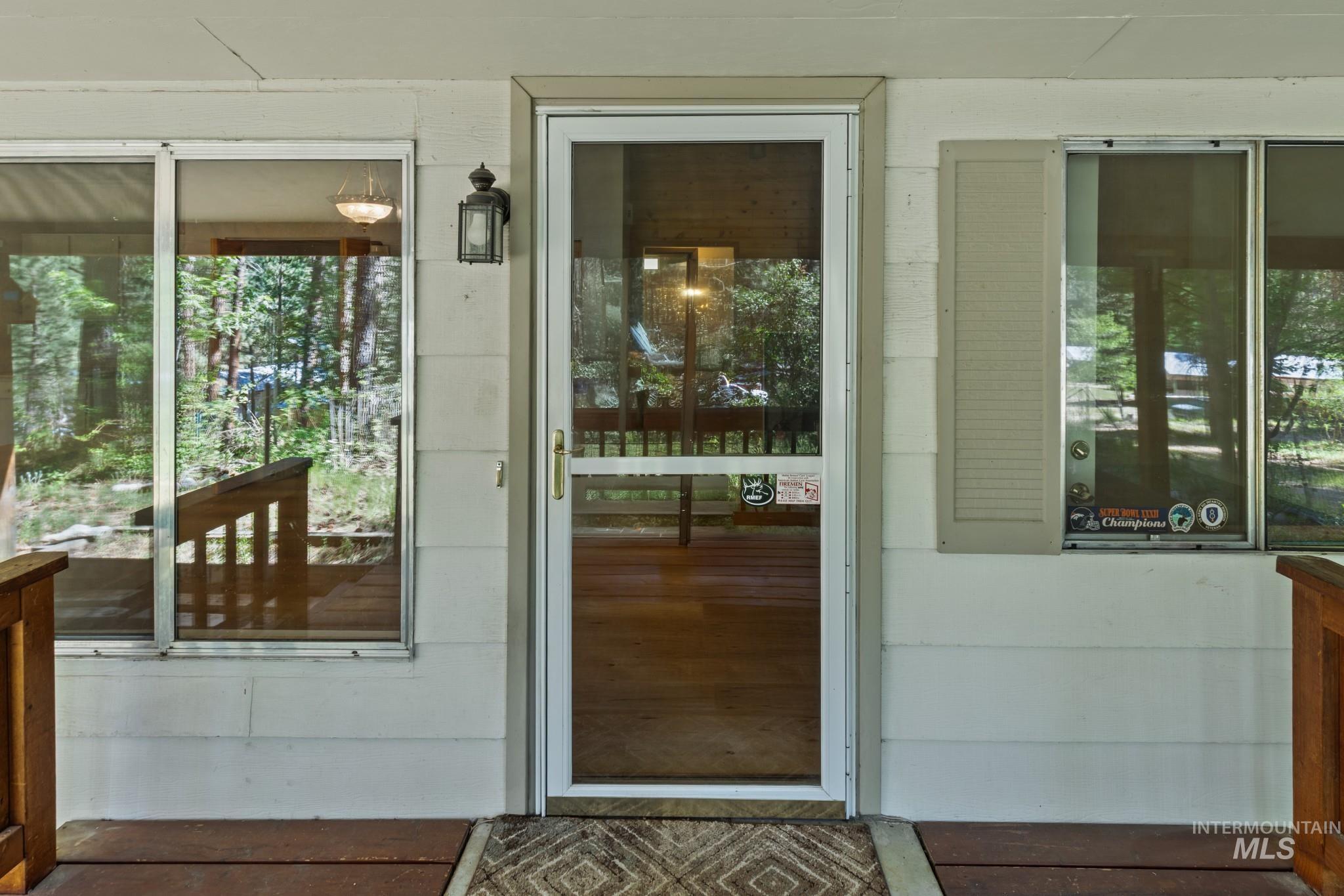 18 Hida Way, Lowman, Idaho 83637, 2 Bedrooms, 2 Bathrooms, Residential For Sale, Price $399,000, 98990652