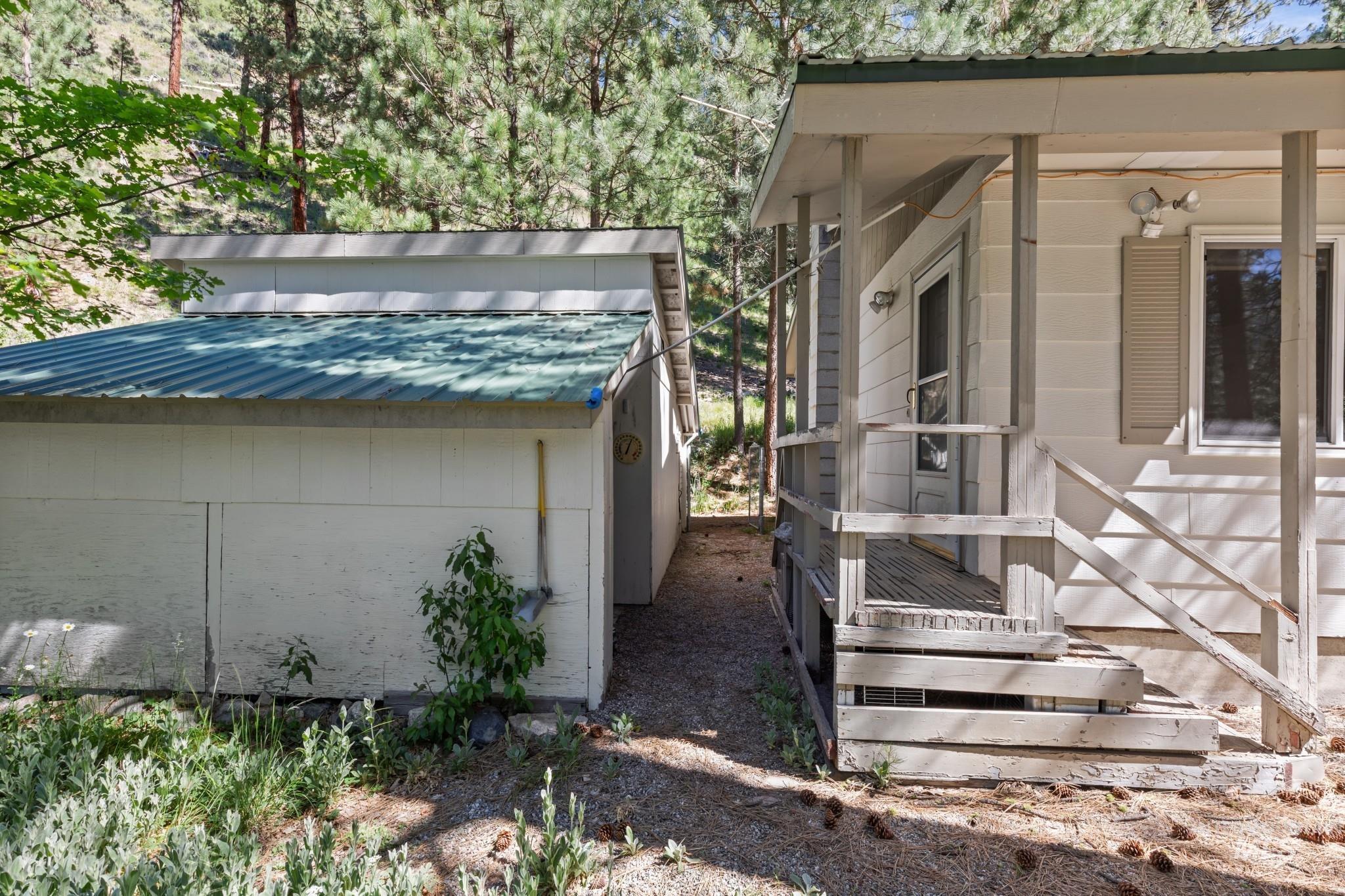 18 Hida Way, Lowman, Idaho 83637, 2 Bedrooms, 2 Bathrooms, Residential For Sale, Price $399,000, 98990652