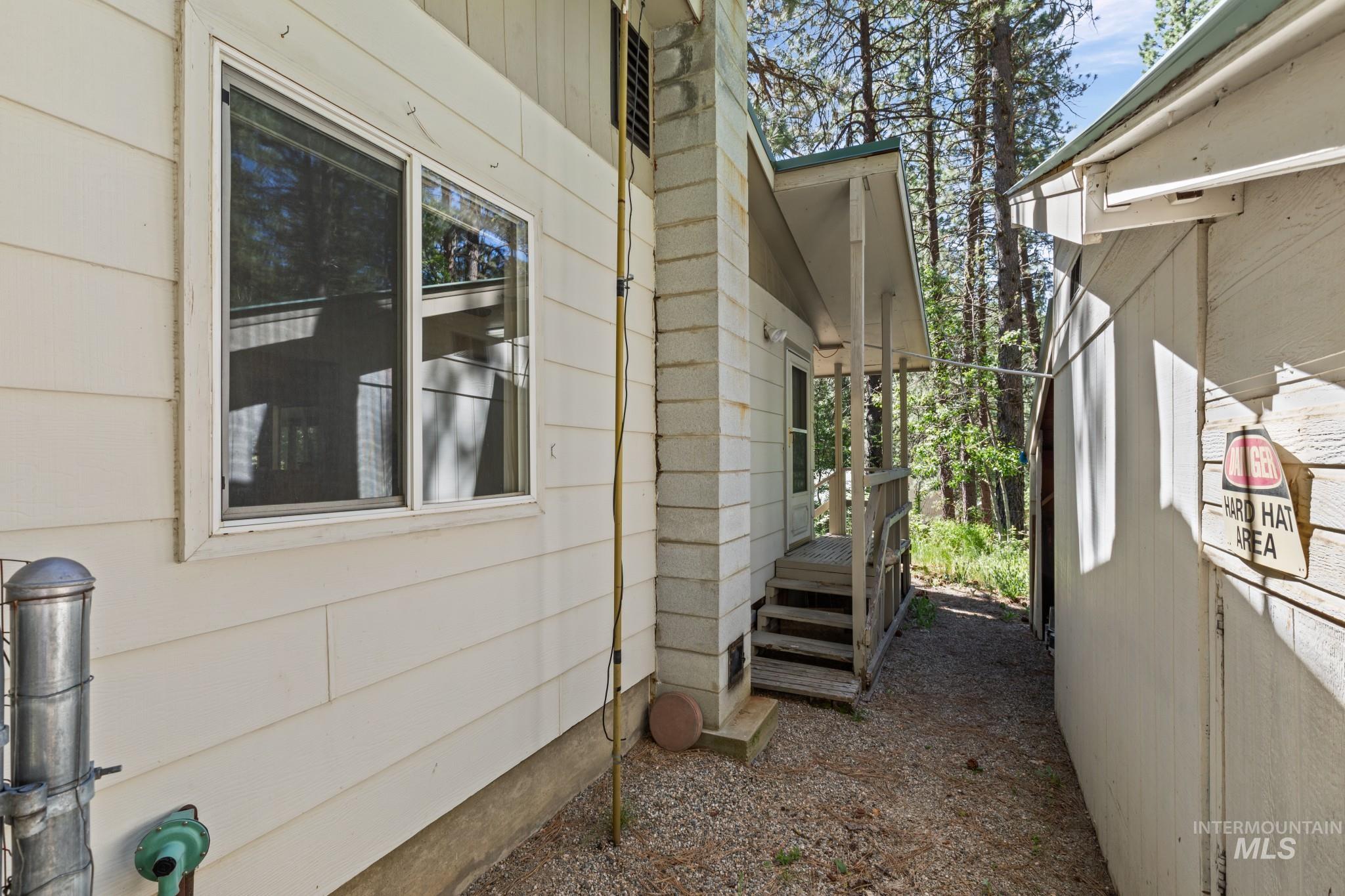 18 Hida Way, Lowman, Idaho 83637, 2 Bedrooms, 2 Bathrooms, Residential For Sale, Price $399,000, 98990652