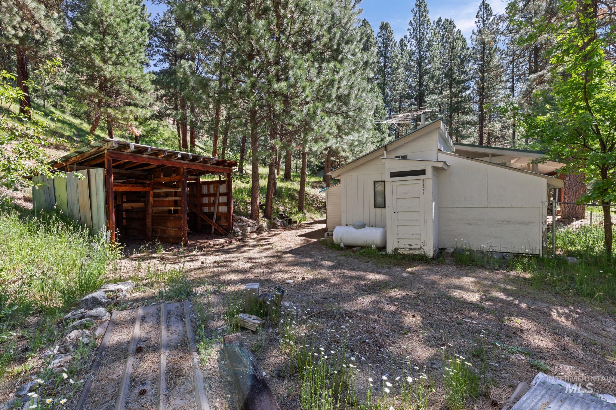 18 Hida Way, Lowman, Idaho 83637, 2 Bedrooms, 2 Bathrooms, Residential For Sale, Price $399,000, 98990652
