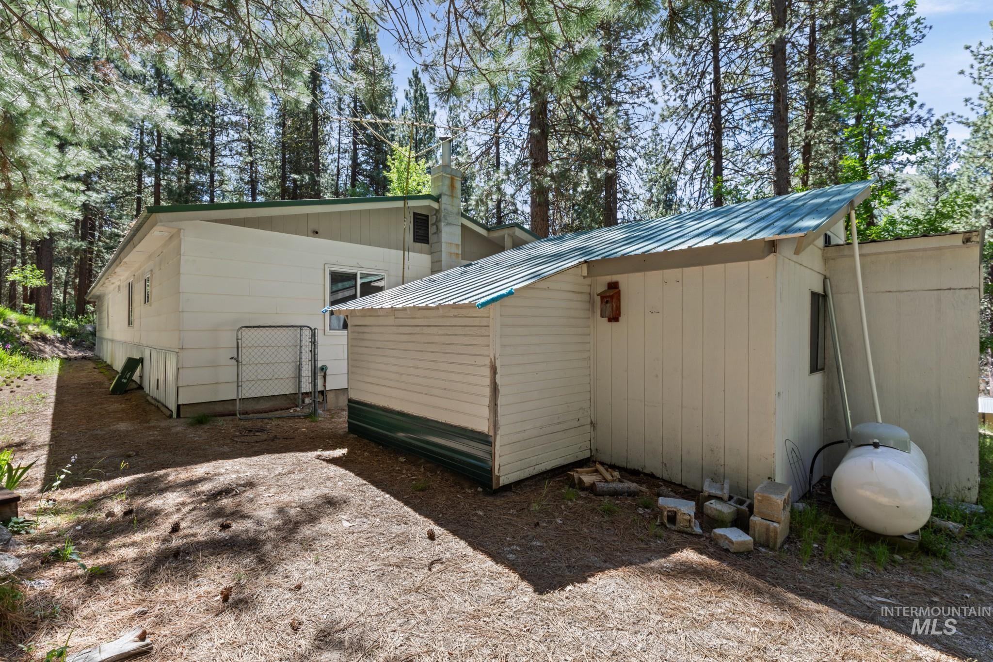 18 Hida Way, Lowman, Idaho 83637, 2 Bedrooms, 2 Bathrooms, Residential For Sale, Price $399,000, 98990652