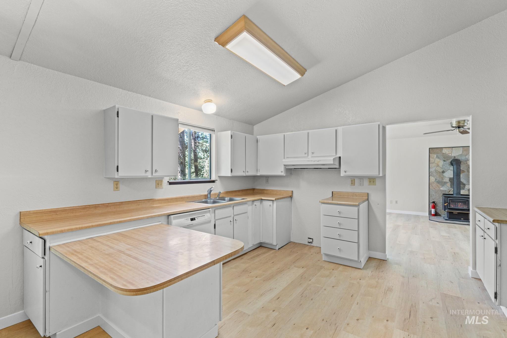 18 Hida Way, Lowman, Idaho 83637, 3 Bedrooms, 2 Bathrooms, Residential For Sale, Price $425,000, 98990652
