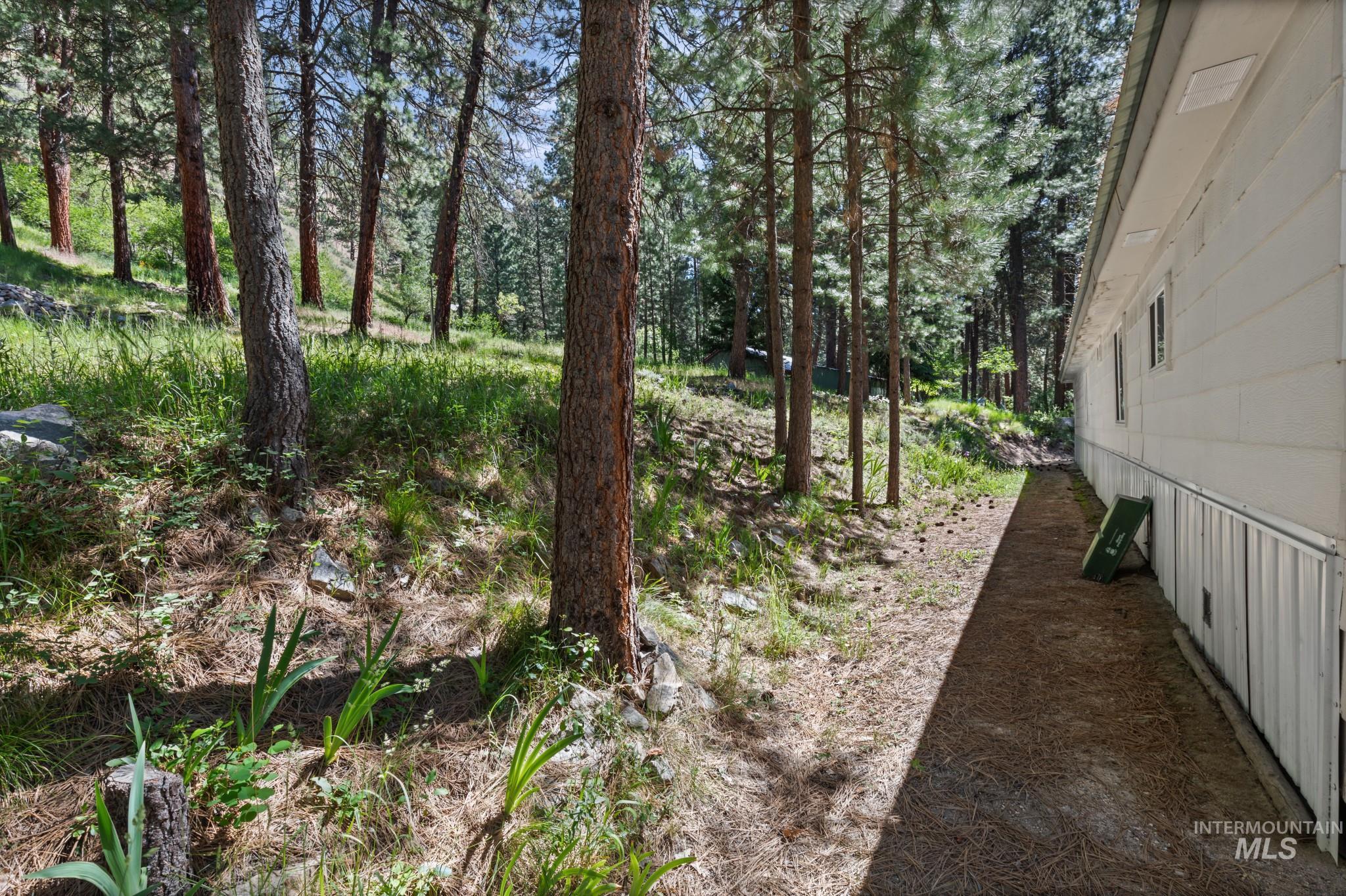 18 Hida Way, Lowman, Idaho 83637, 2 Bedrooms, 2 Bathrooms, Residential For Sale, Price $399,000, 98990652