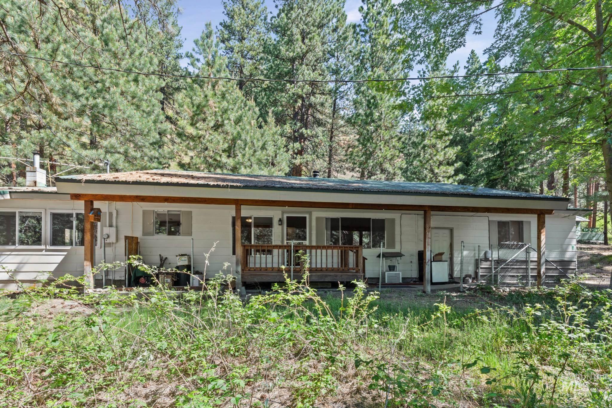 18 Hida Way, Lowman, Idaho 83637, 2 Bedrooms, 2 Bathrooms, Residential For Sale, Price $399,000, 98990652