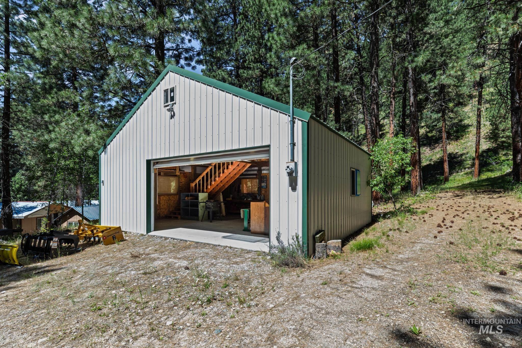 18 Hida Way, Lowman, Idaho 83637, 2 Bedrooms, 2 Bathrooms, Residential For Sale, Price $399,000, 98990652