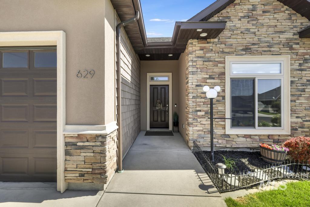 629 Lochsa Road, Twin Falls, Idaho 83301, 4 Bedrooms, 3 Bathrooms, Residential For Sale, Price $599,900, 98990653