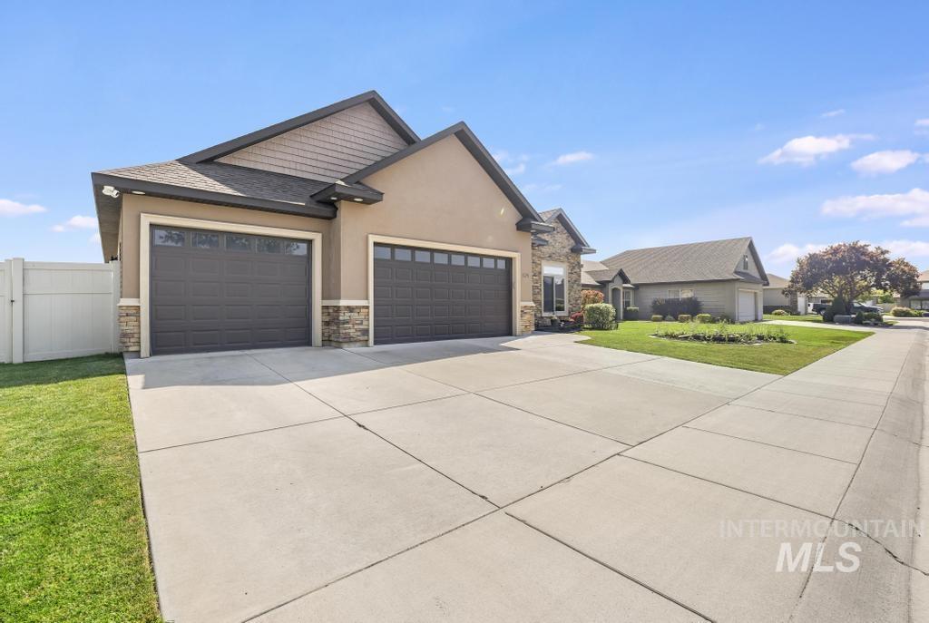 629 Lochsa Road, Twin Falls, Idaho 83301, 4 Bedrooms, 2.5 Bathrooms, Residential For Sale, Price $590,500, 98990653