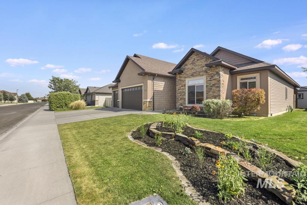 629 Lochsa Road, Twin Falls, Idaho 83301, 4 Bedrooms, 2.5 Bathrooms, Residential For Sale, Price $590,500, 98990653