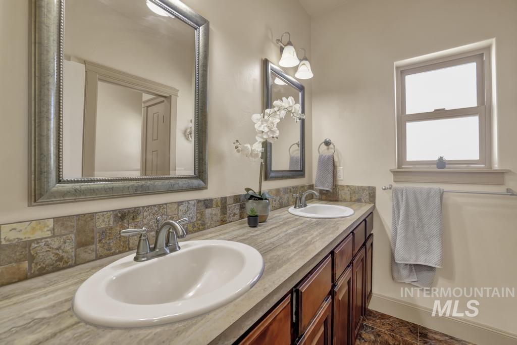 629 Lochsa Road, Twin Falls, Idaho 83301, 4 Bedrooms, 2.5 Bathrooms, Residential For Sale, Price $590,500, 98990653