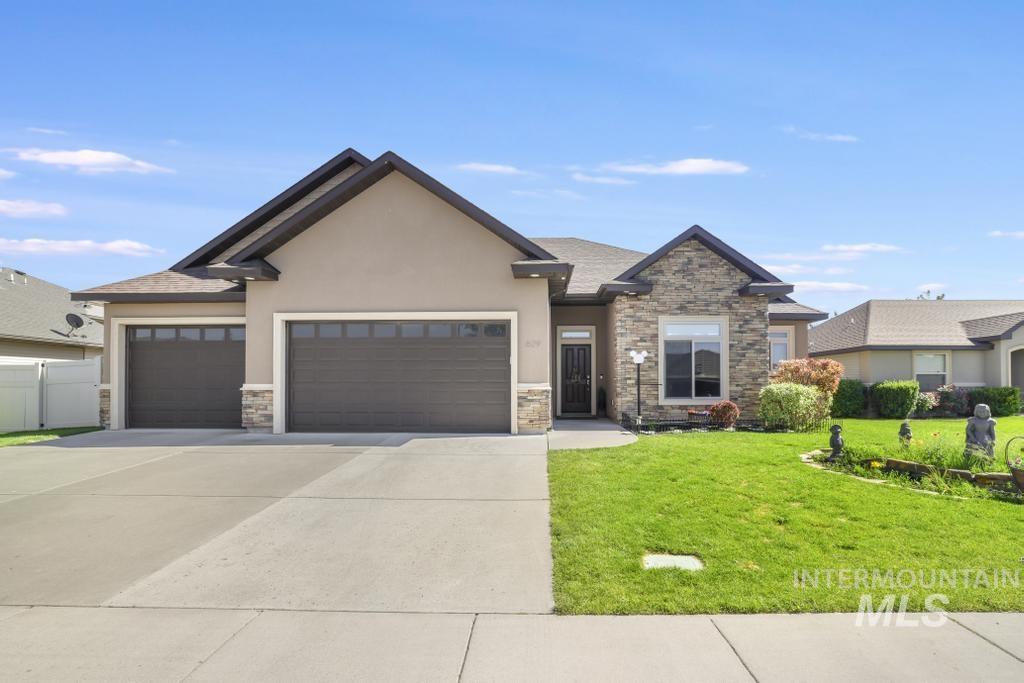 629 Lochsa Road, Twin Falls, Idaho 83301, 4 Bedrooms, 3 Bathrooms, Residential For Sale, Price $599,900, 98990653