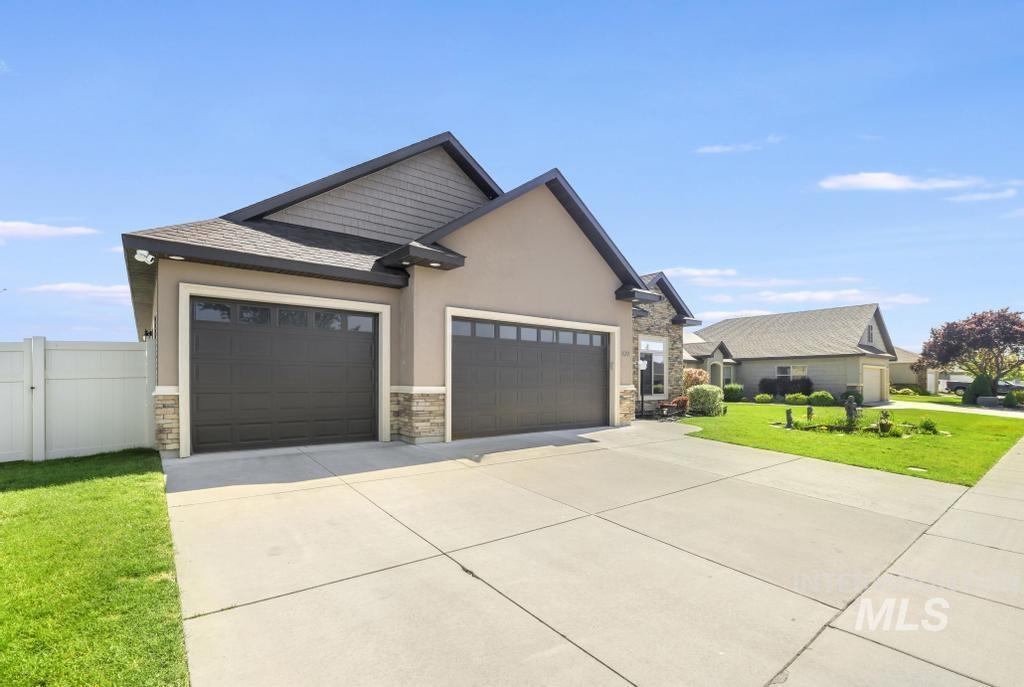 629 Lochsa Road, Twin Falls, Idaho 83301, 4 Bedrooms, 3 Bathrooms, Residential For Sale, Price $599,900, 98990653
