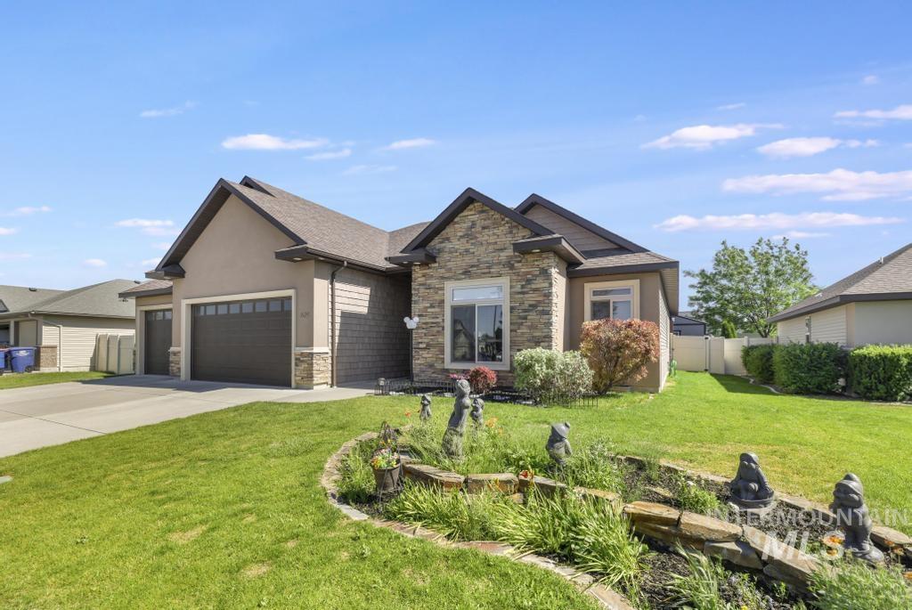 629 Lochsa Road, Twin Falls, Idaho 83301, 4 Bedrooms, 3 Bathrooms, Residential For Sale, Price $599,900, 98990653