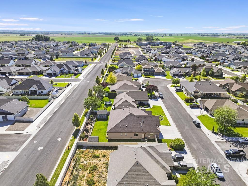 629 Lochsa Road, Twin Falls, Idaho 83301, 4 Bedrooms, 3 Bathrooms, Residential For Sale, Price $599,900, 98990653