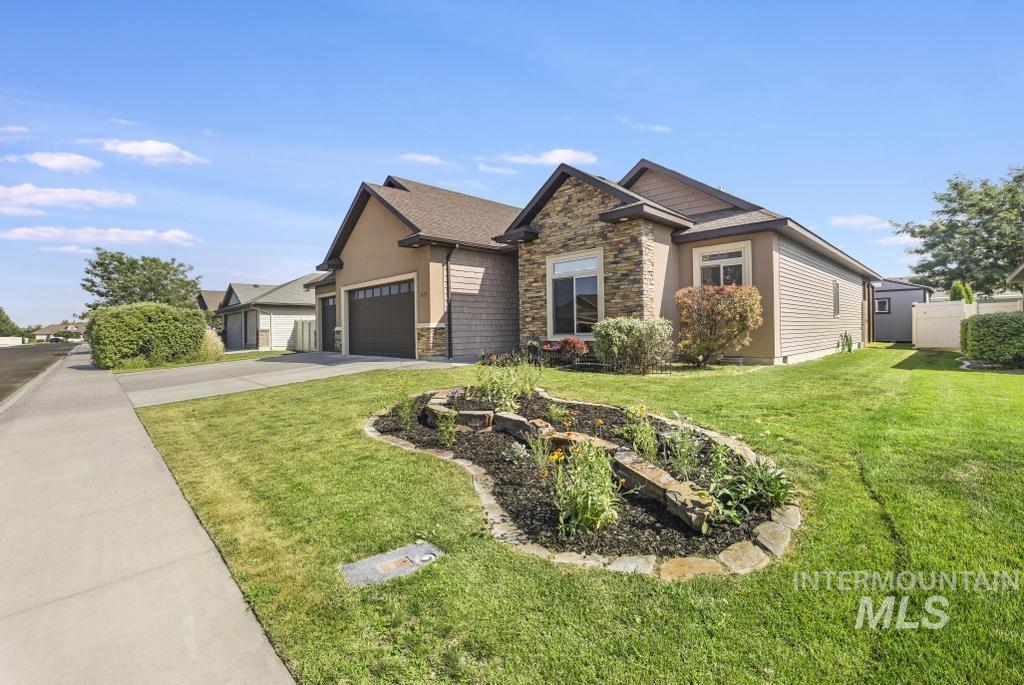 629 Lochsa Road, Twin Falls, Idaho 83301, 4 Bedrooms, 2.5 Bathrooms, Residential For Sale, Price $590,500, 98990653