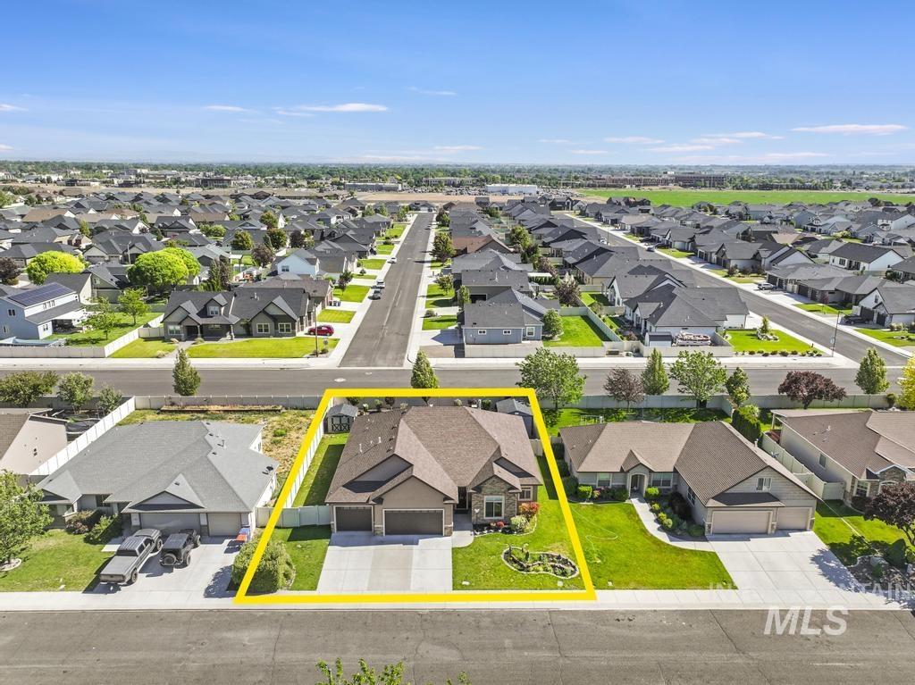 629 Lochsa Road, Twin Falls, Idaho 83301, 4 Bedrooms, 3 Bathrooms, Residential For Sale, Price $599,900, 98990653