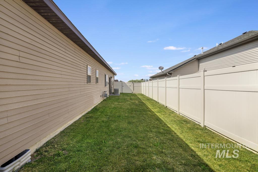 629 Lochsa Road, Twin Falls, Idaho 83301, 4 Bedrooms, 2.5 Bathrooms, Residential For Sale, Price $590,500, 98990653