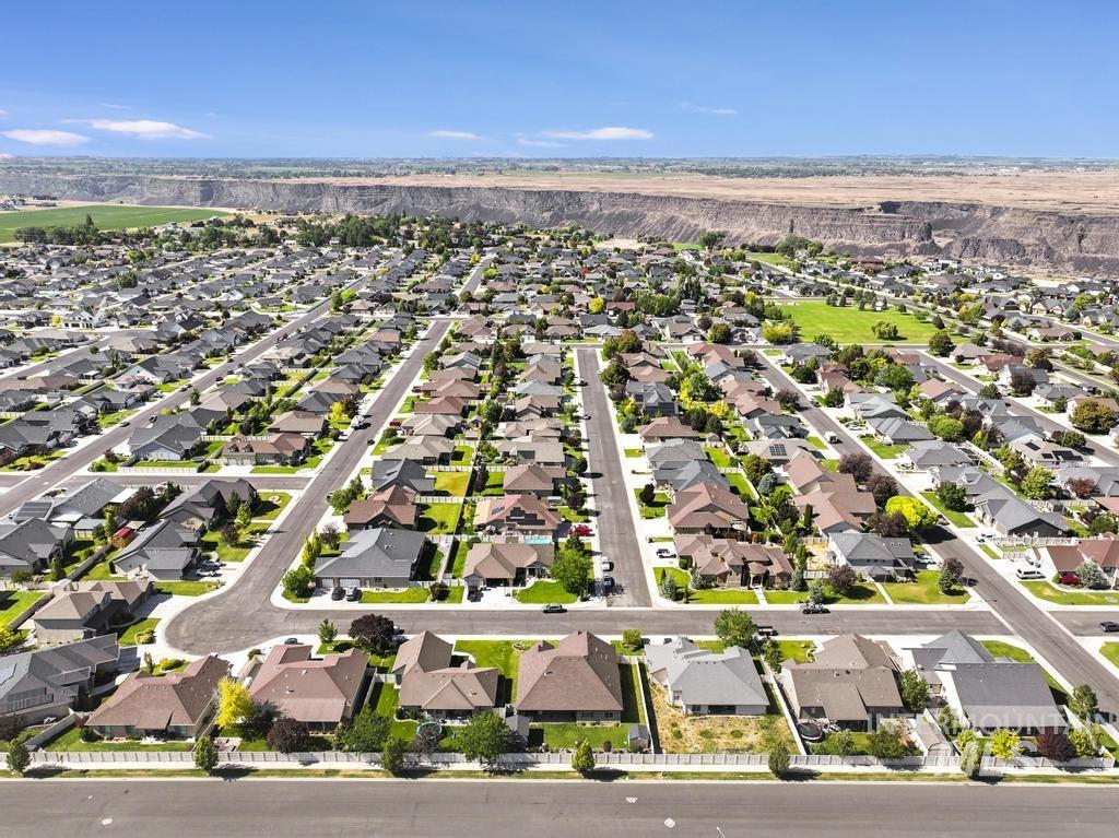 629 Lochsa Road, Twin Falls, Idaho 83301, 4 Bedrooms, 3 Bathrooms, Residential For Sale, Price $599,900, 98990653