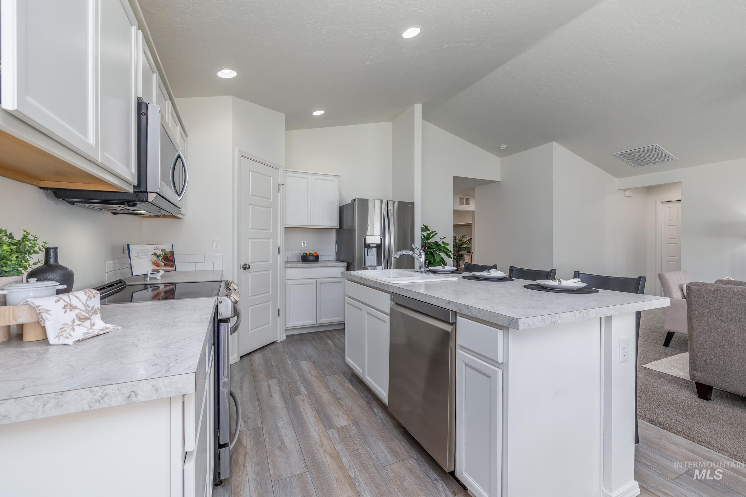 11852 W Hidden Point St, Star, Idaho 83669-6143, 3 Bedrooms, 2 Bathrooms, Residential For Sale, Price $450,000, 98990654