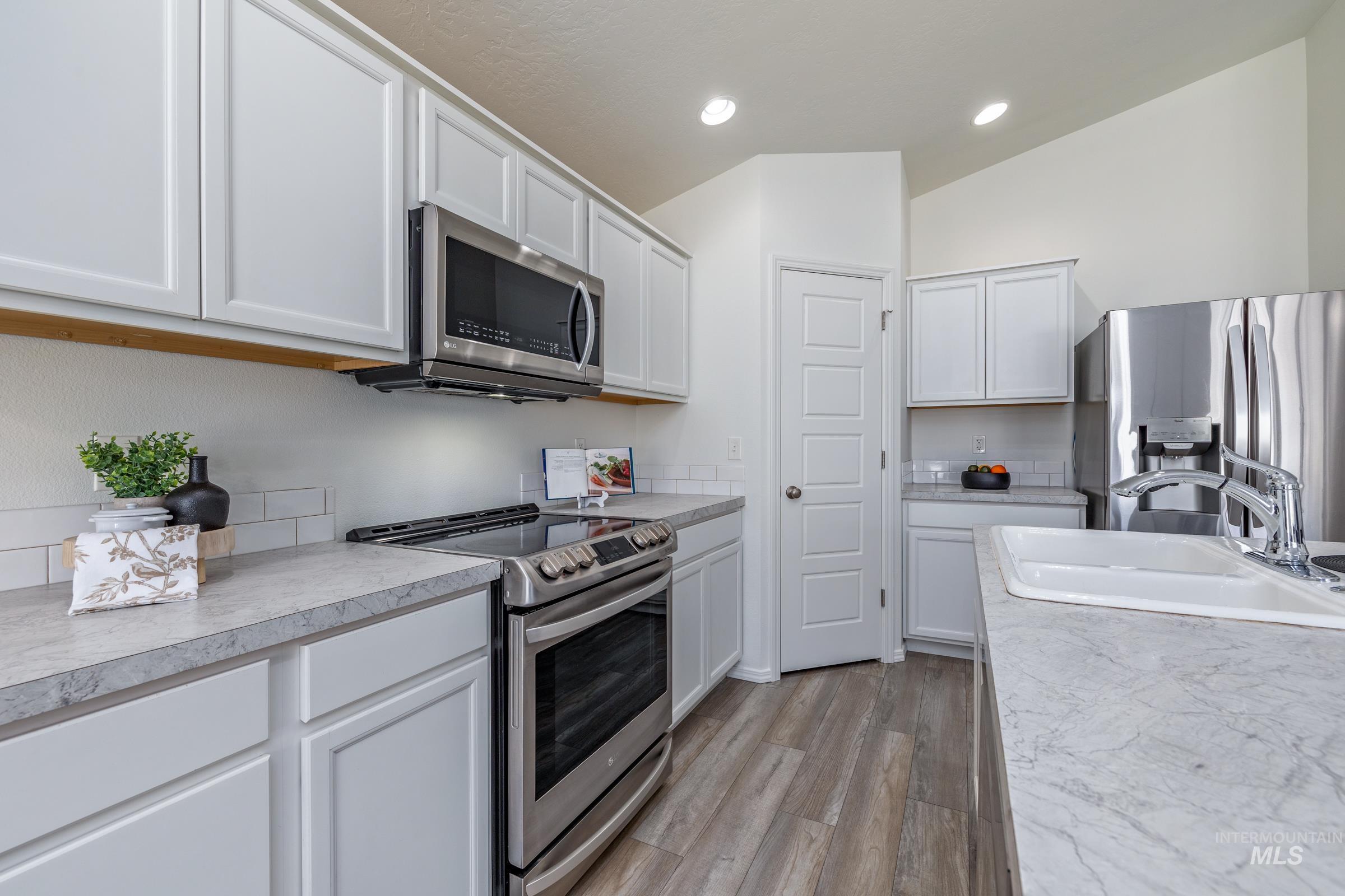 11852 W Hidden Point St, Star, Idaho 83669-6143, 3 Bedrooms, 2 Bathrooms, Residential For Sale, Price $450,000, 98990654