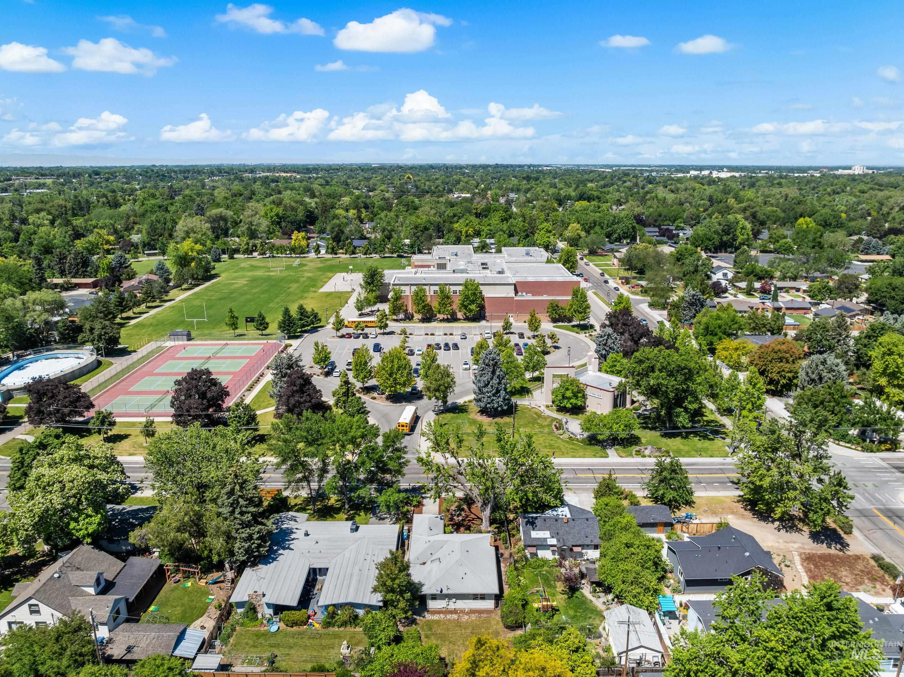 820 S Shoshone St, Boise, Idaho 83705, 3 Bedrooms, 2 Bathrooms, Residential For Sale, Price $500,000, 98990656