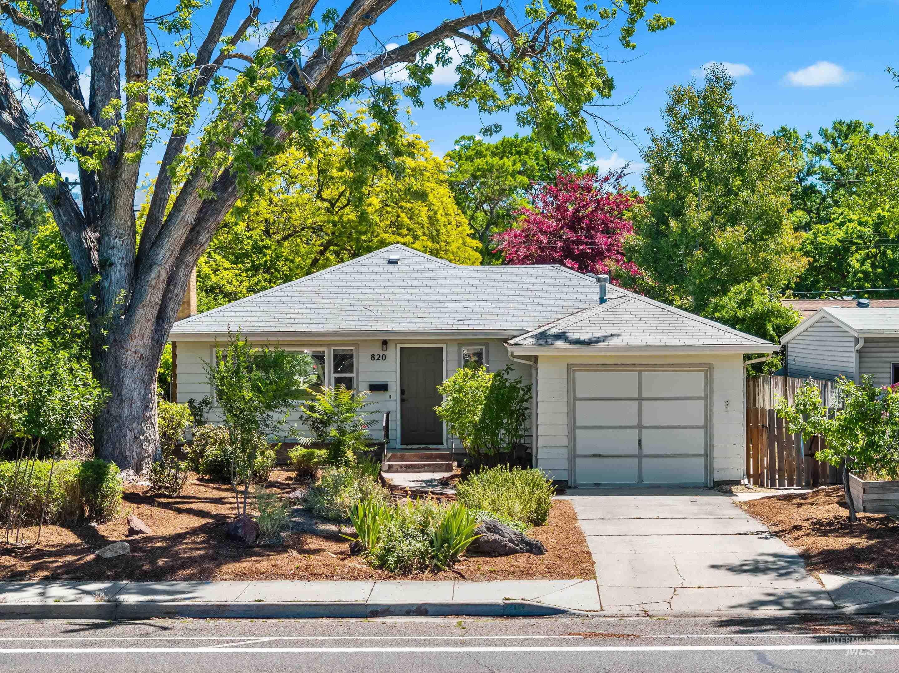 820 S Shoshone St, Boise, Idaho 83705, 3 Bedrooms, 2 Bathrooms, Residential For Sale, Price $500,000, 98990656