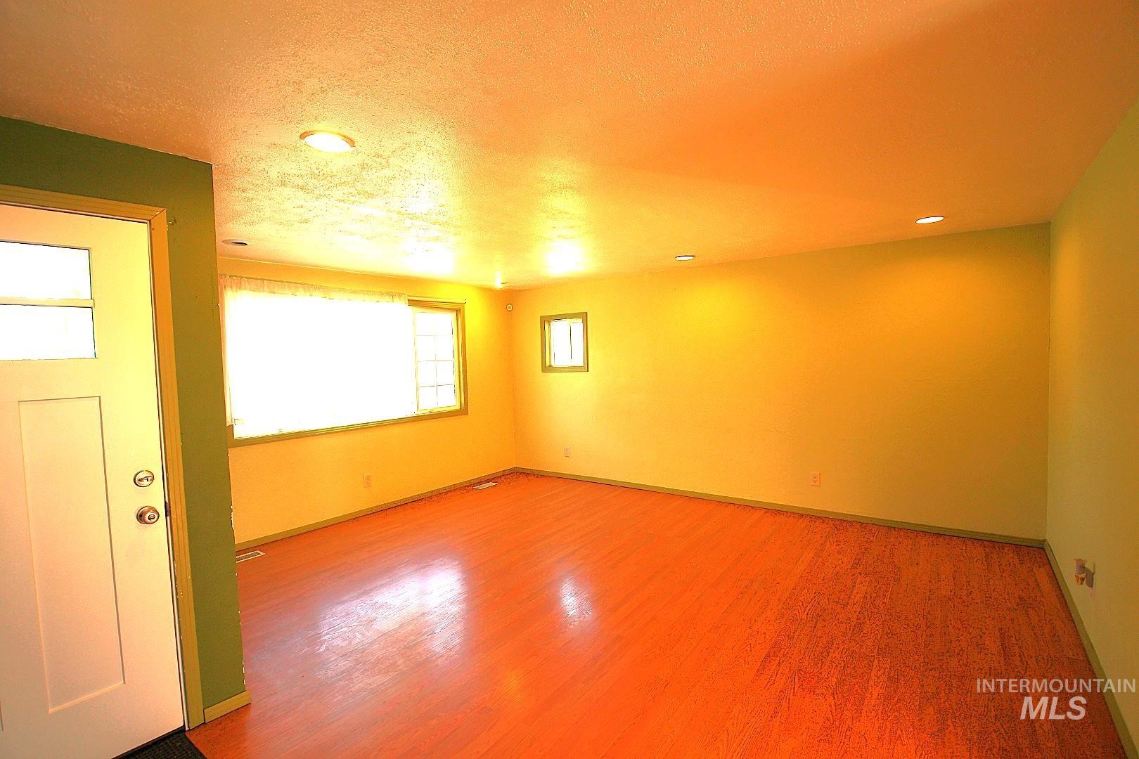 10750 W Fox Brush Dr, Boise, Idaho 83709, 3 Bedrooms, 1.5 Bathrooms, Residential For Sale, Price $449,000, 98990662