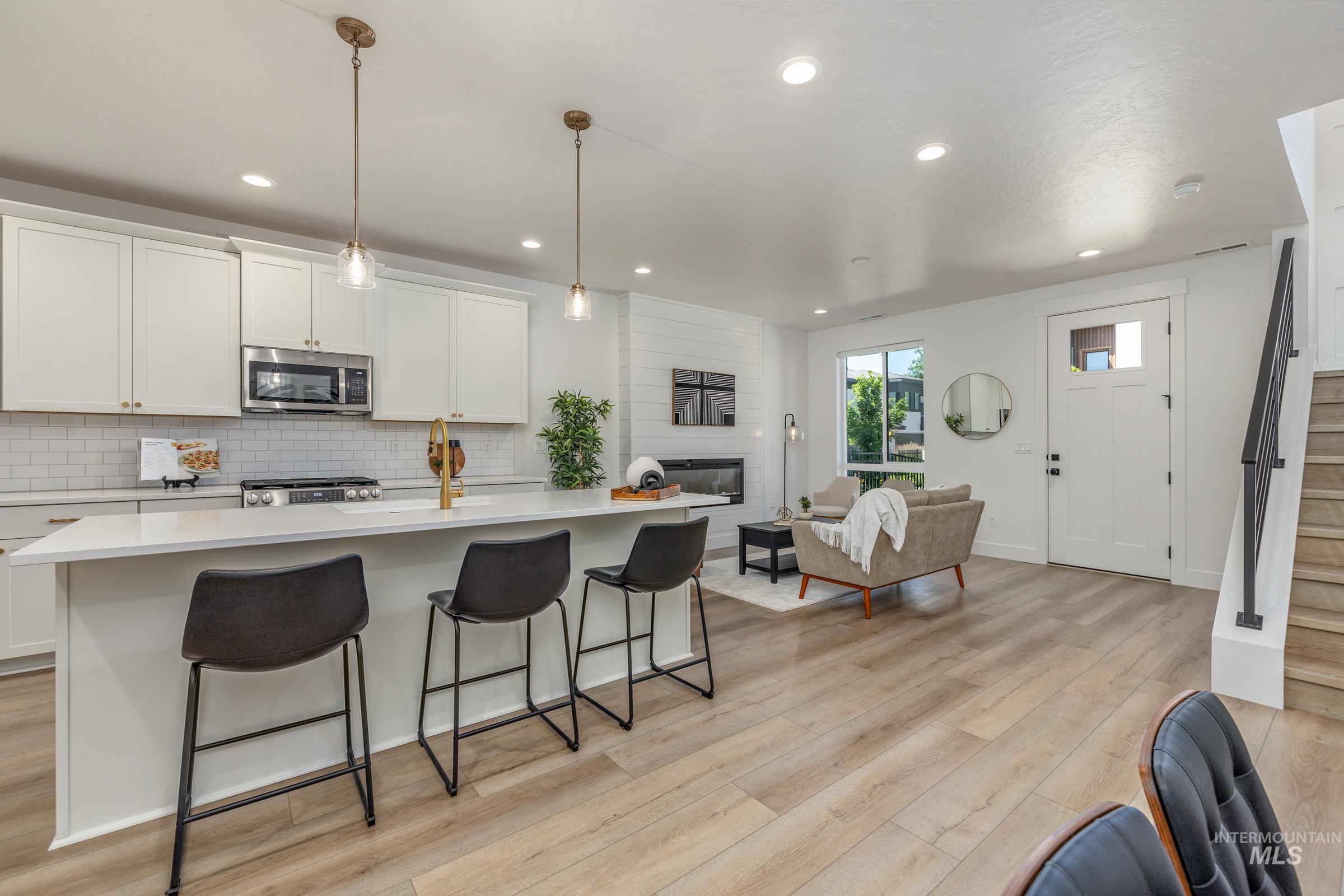 281 S City Lights Ln, Eagle, Idaho 83616-7752, 3 Bedrooms, 2.5 Bathrooms, Residential For Sale, Price $635,000,MLS 98990669