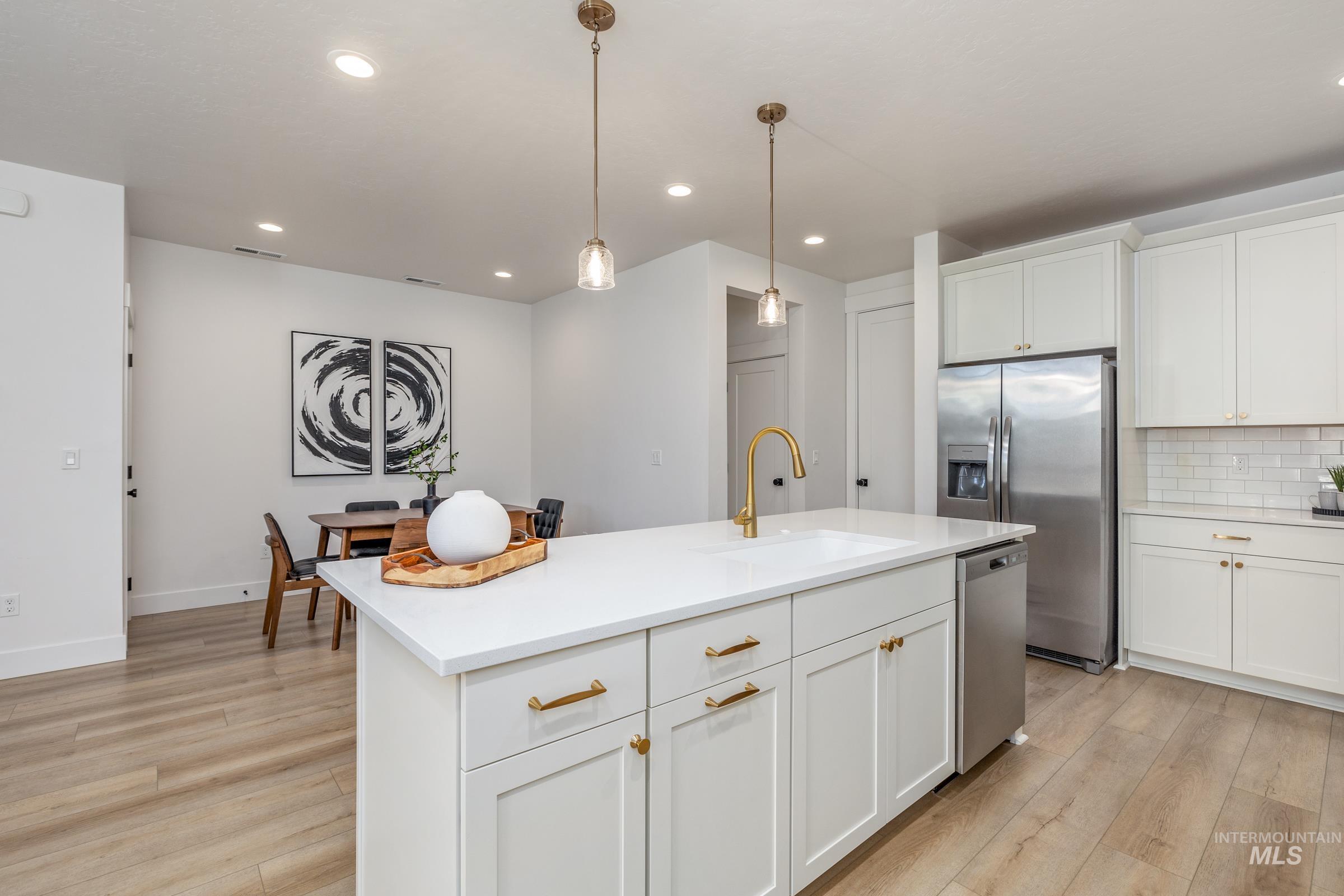281 S City Lights Ln, Eagle, Idaho 83616-7752, 3 Bedrooms, 2.5 Bathrooms, Residential For Sale, Price $635,000,MLS 98990669